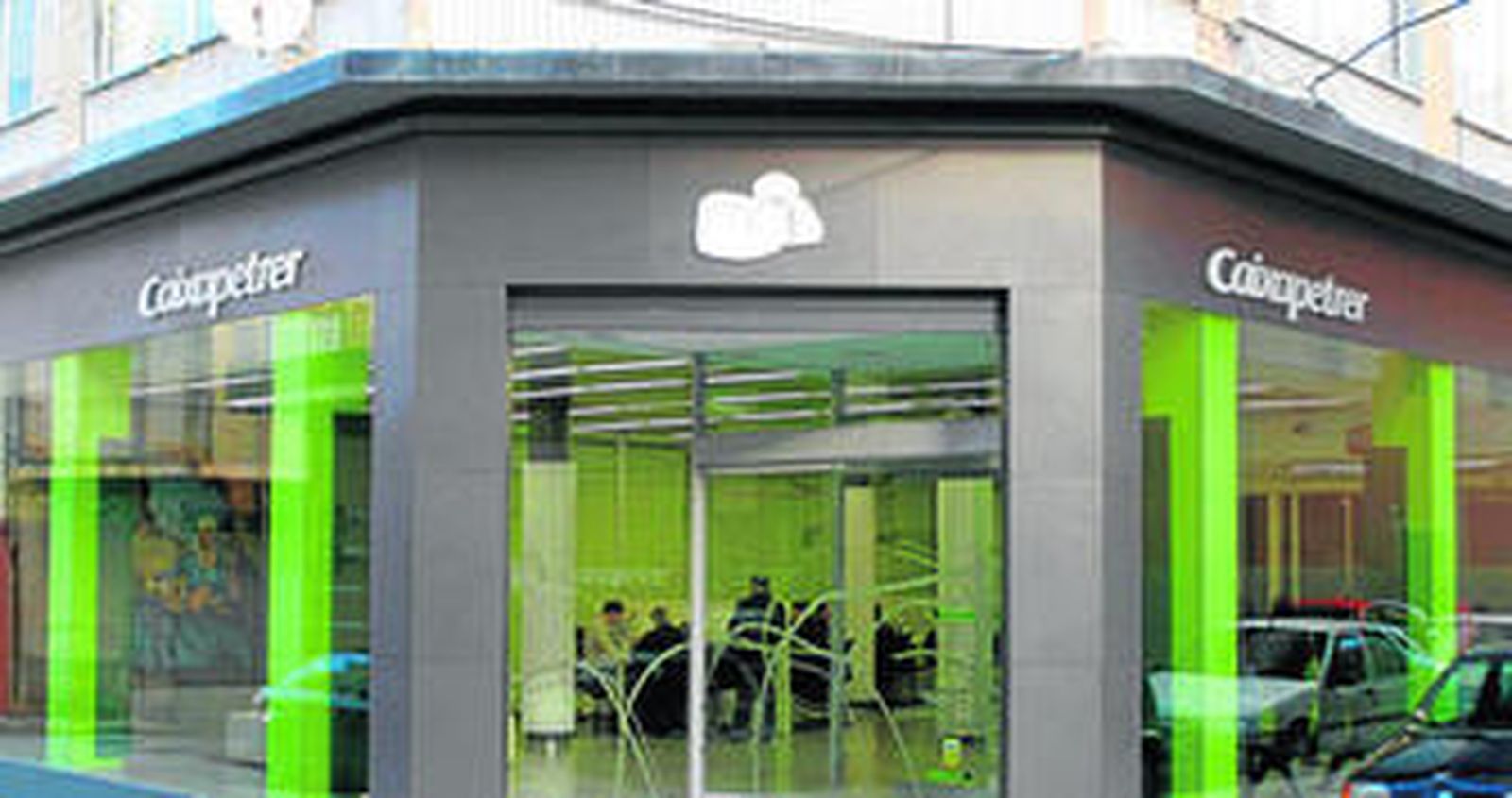 Imagen de una de las oficinas de la alicantina Caixapetrer.