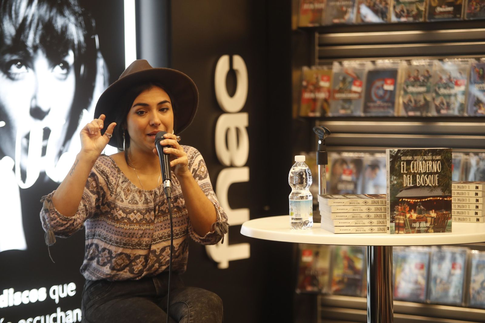 Dulcinea, durante su intervención en la FNAC.
