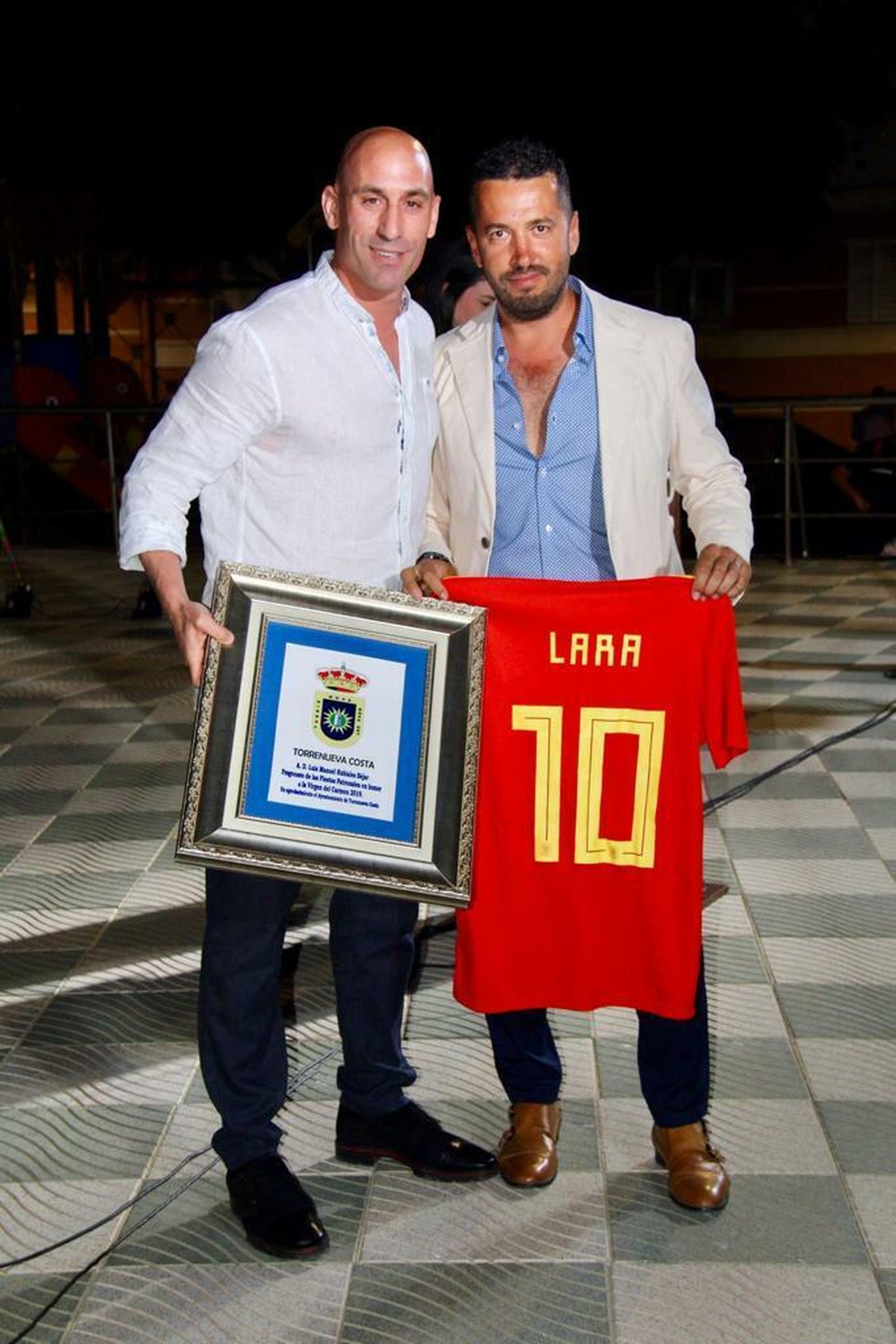 Luis Rubiales, junto al alcalde de Torrenueva, Plácido Lara.