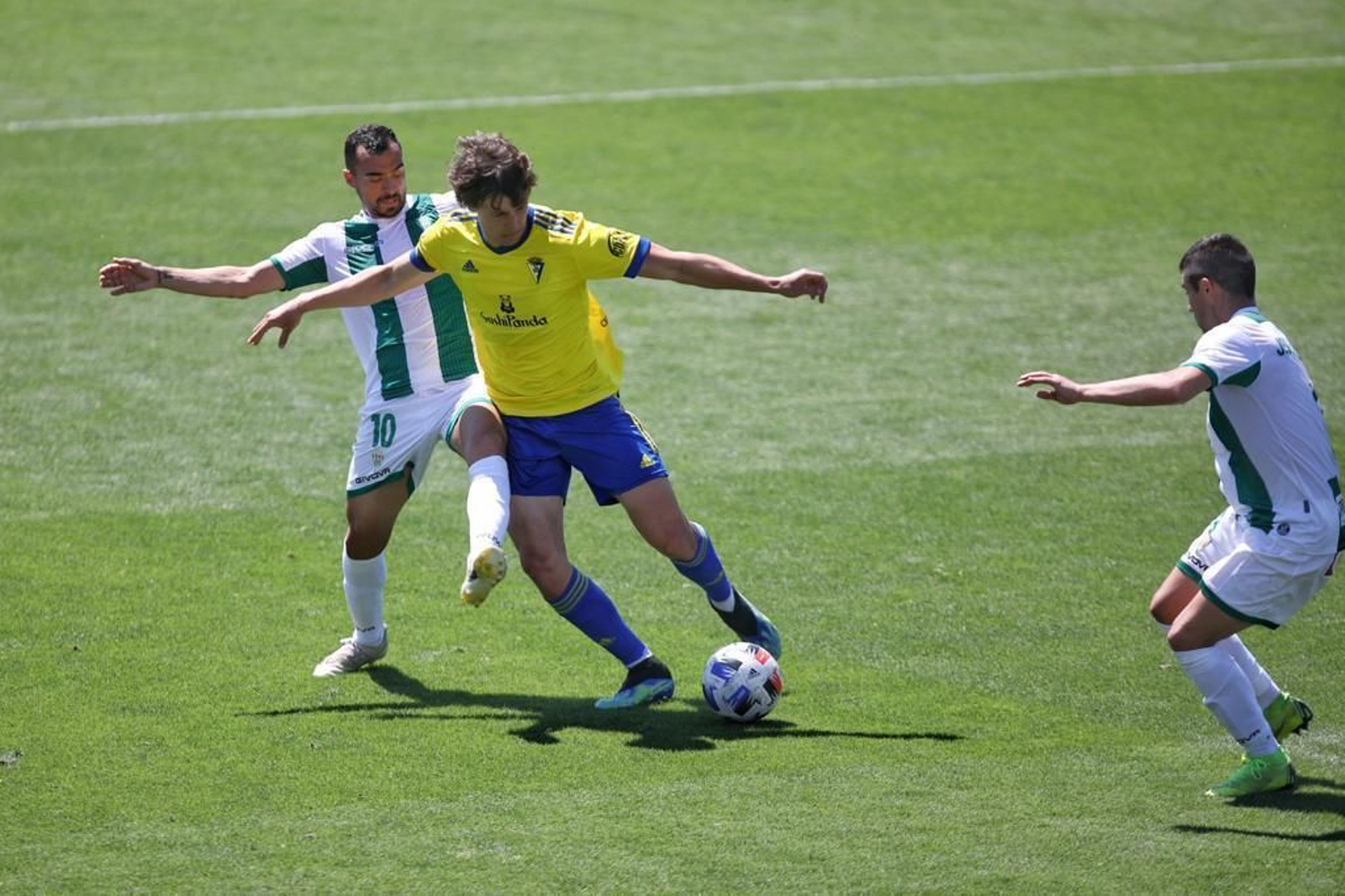 Las imágenes de la derrota del Córdoba CF ante el Cádiz B