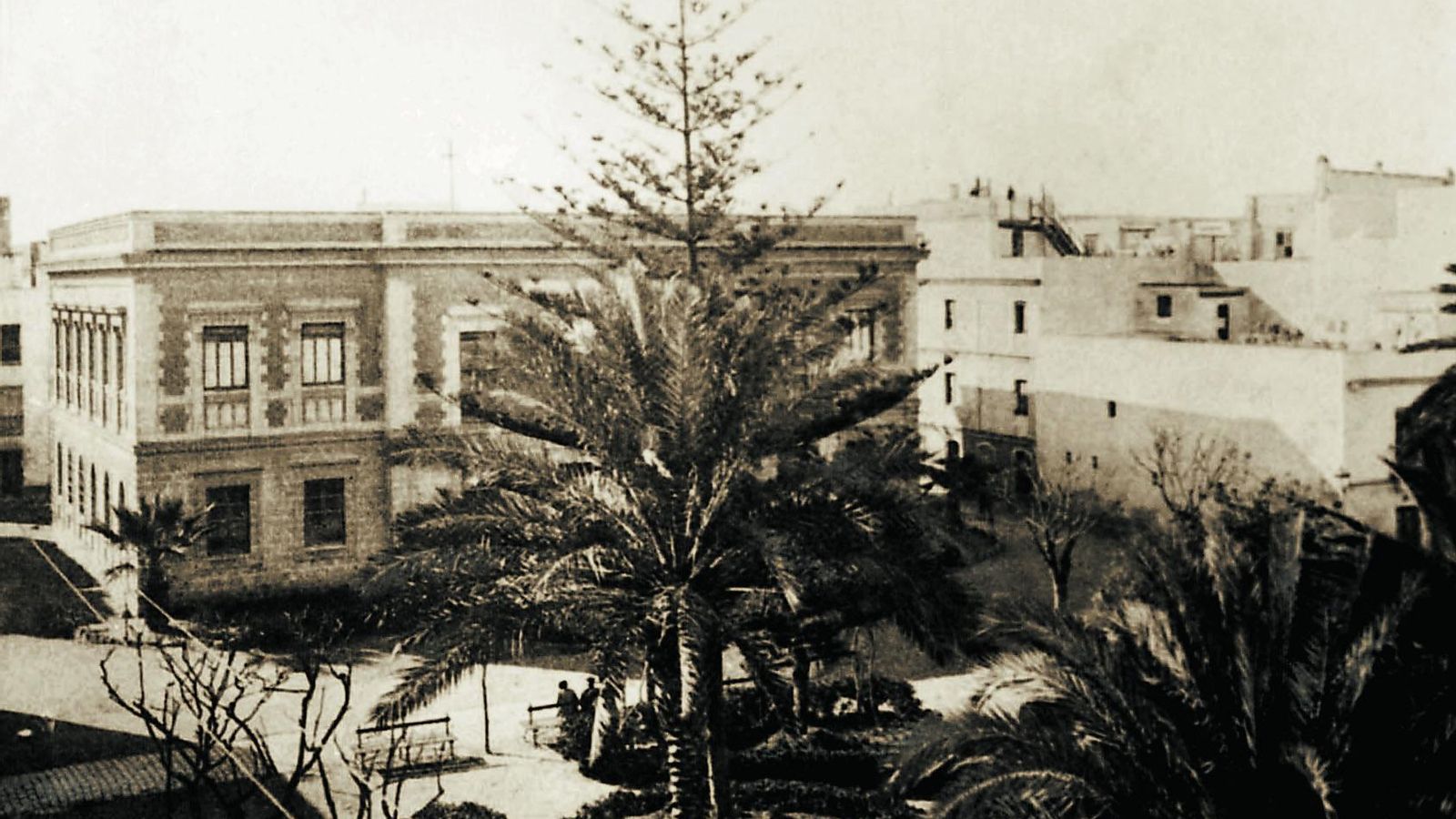 Sede del Palacio de Justicia de Cádiz entre 1882 y 1963, en la plaza de la Reina. Sede del Palacio de Justicia de Cádiz entre 1882 y 1963, en la plaza de la Reina.