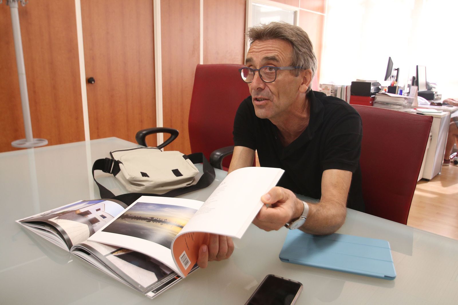 Gabriel Montes, en la redacción de Diario de Almería.