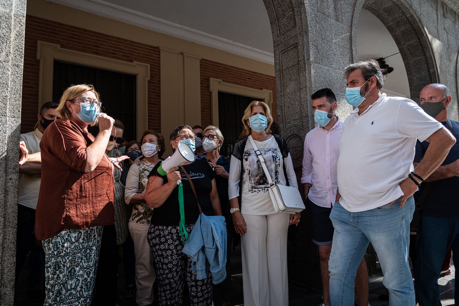 Imágenes de la concentración de los vecinos de Almonte por el servicio de urgencias
