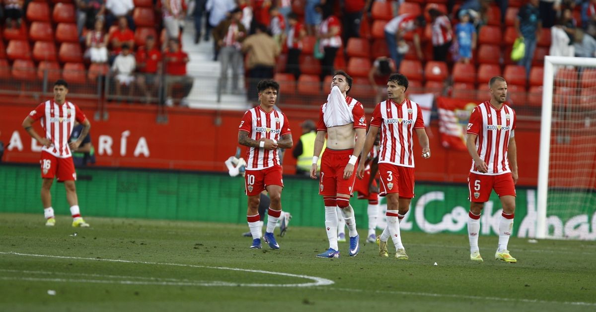 El Almería se deja el ascenso directo en las grandes citas de la temporada
