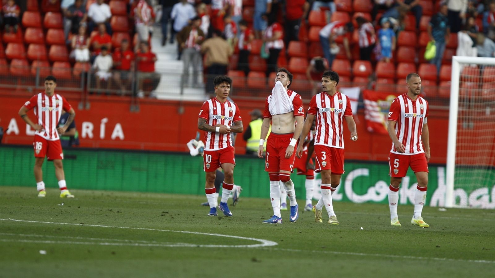 El Almería se deja el ascenso directo en las grandes citas de la temporada