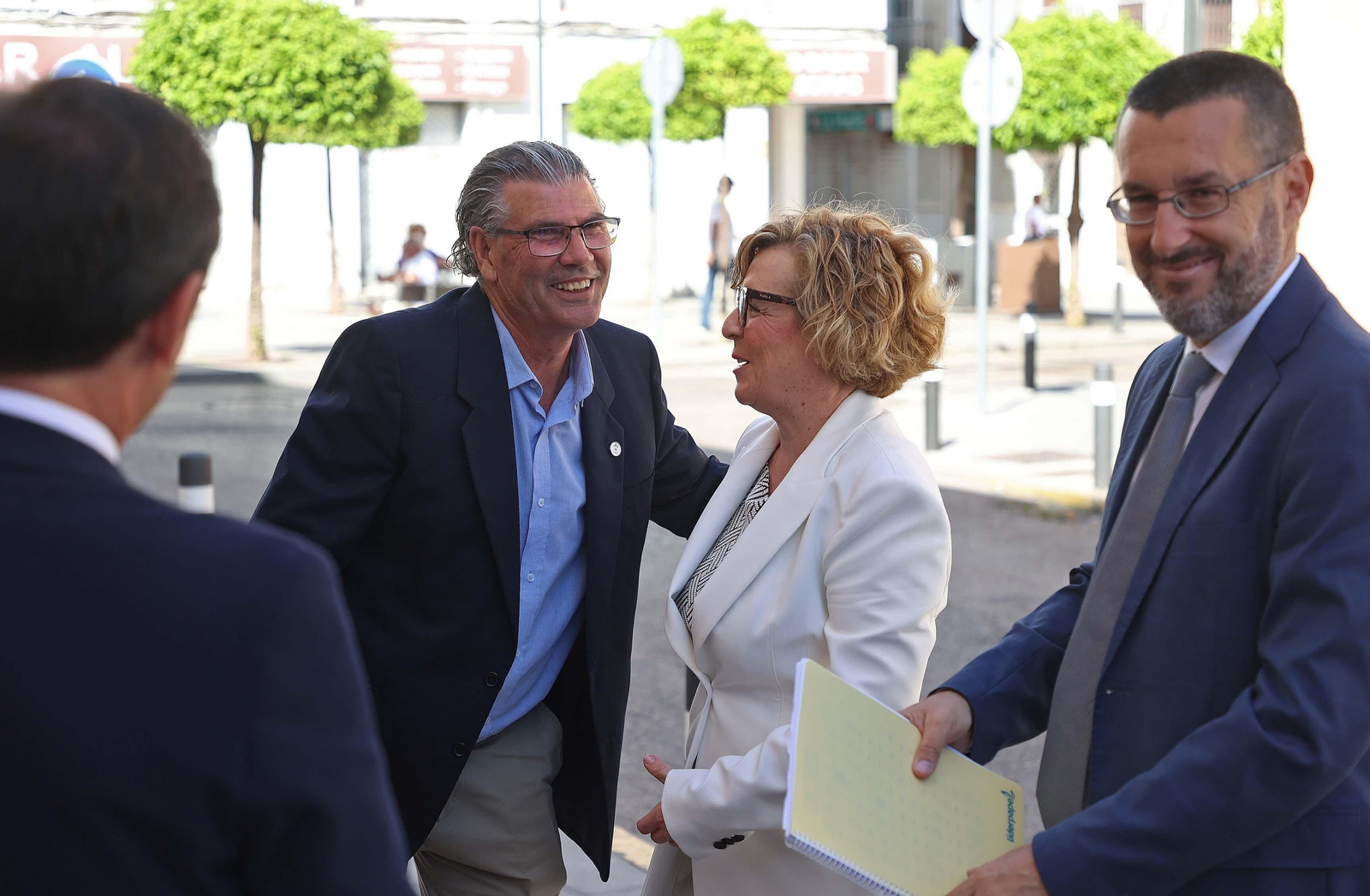 La reunión sobre el Brexit entre los alcaldes de la comarca y el ministro de Exteriores José Manuel Albares, en imágenes