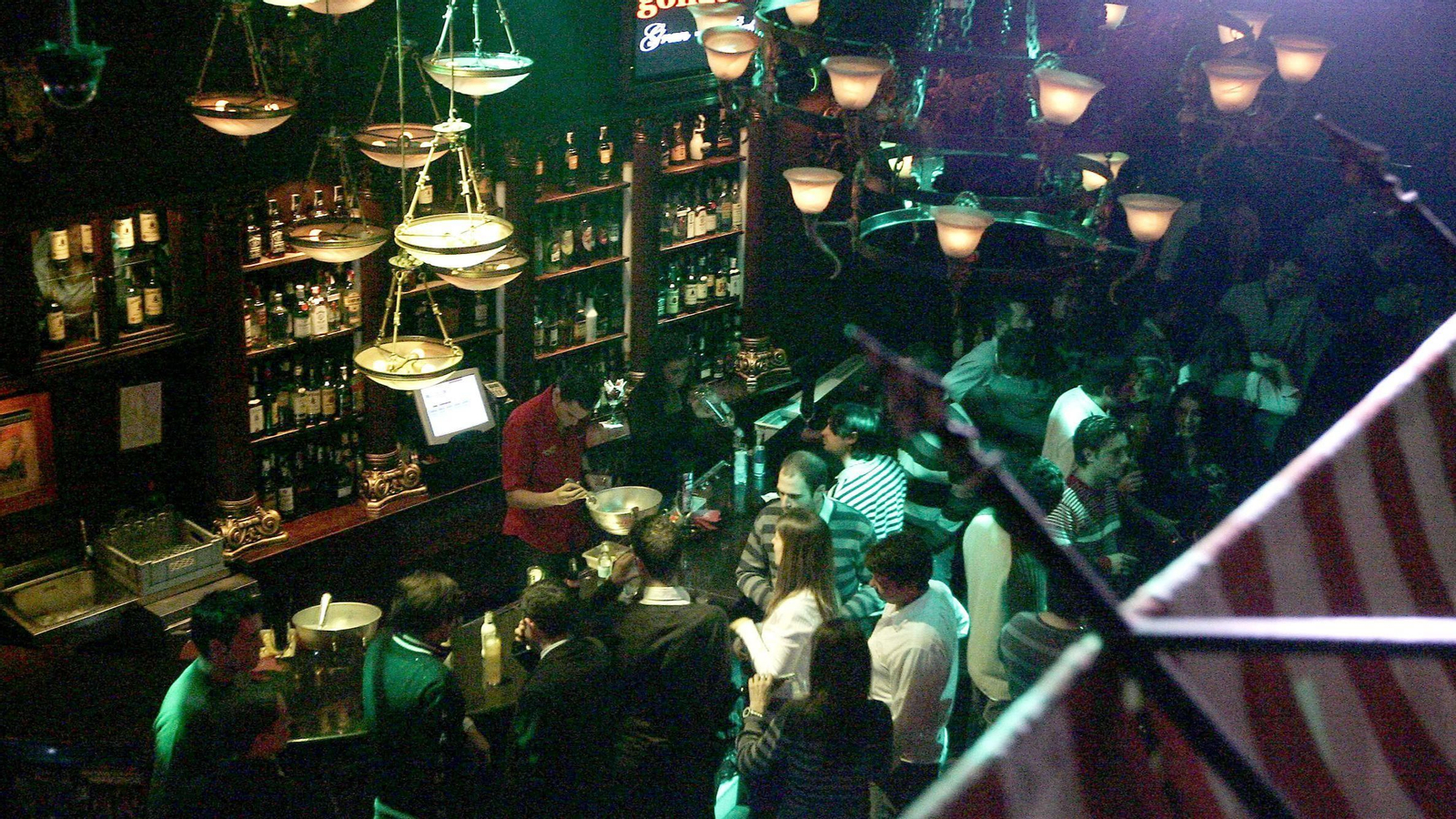 Imagen de archivo de la barra de una discoteca.
