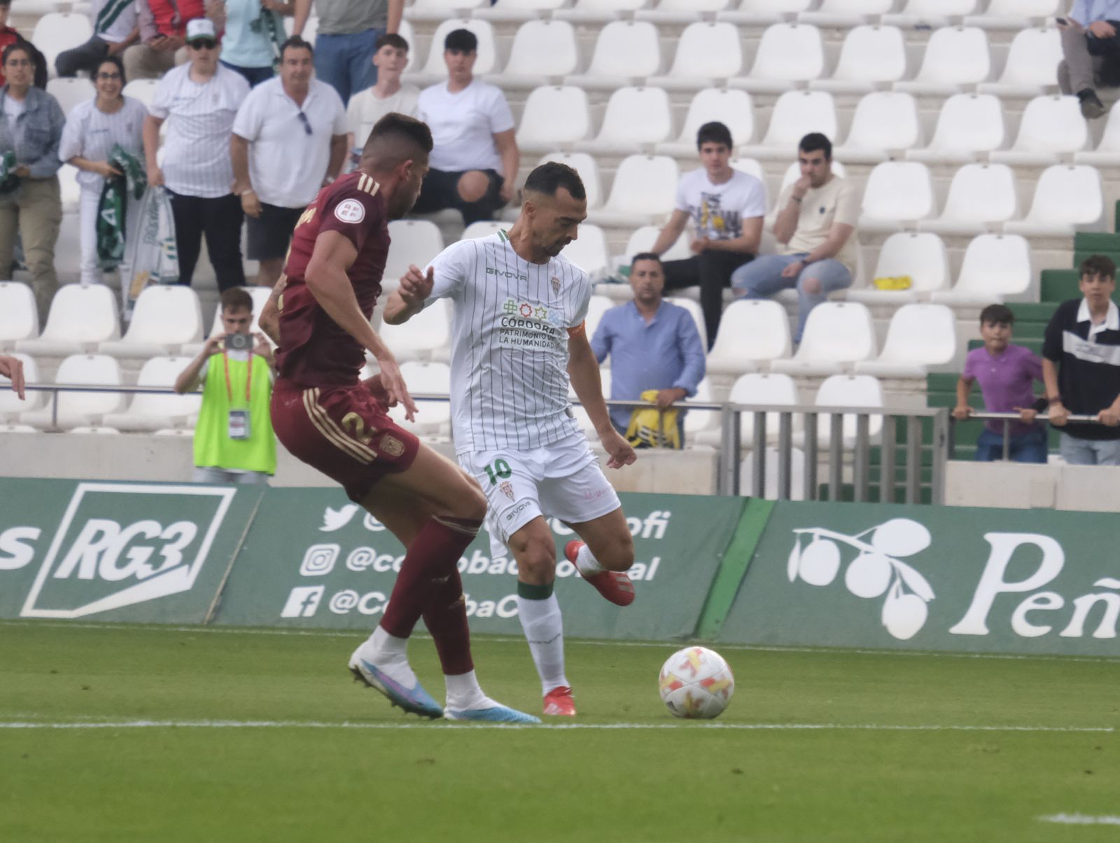 Las mejores fotos del ambiente en El Arcángel en el Córdoba CF - Badajoz