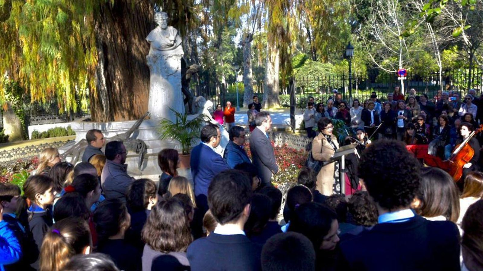 Inauguración del Año Bécquer en la glorieta de Bécquer en el Parque de María Luisa.