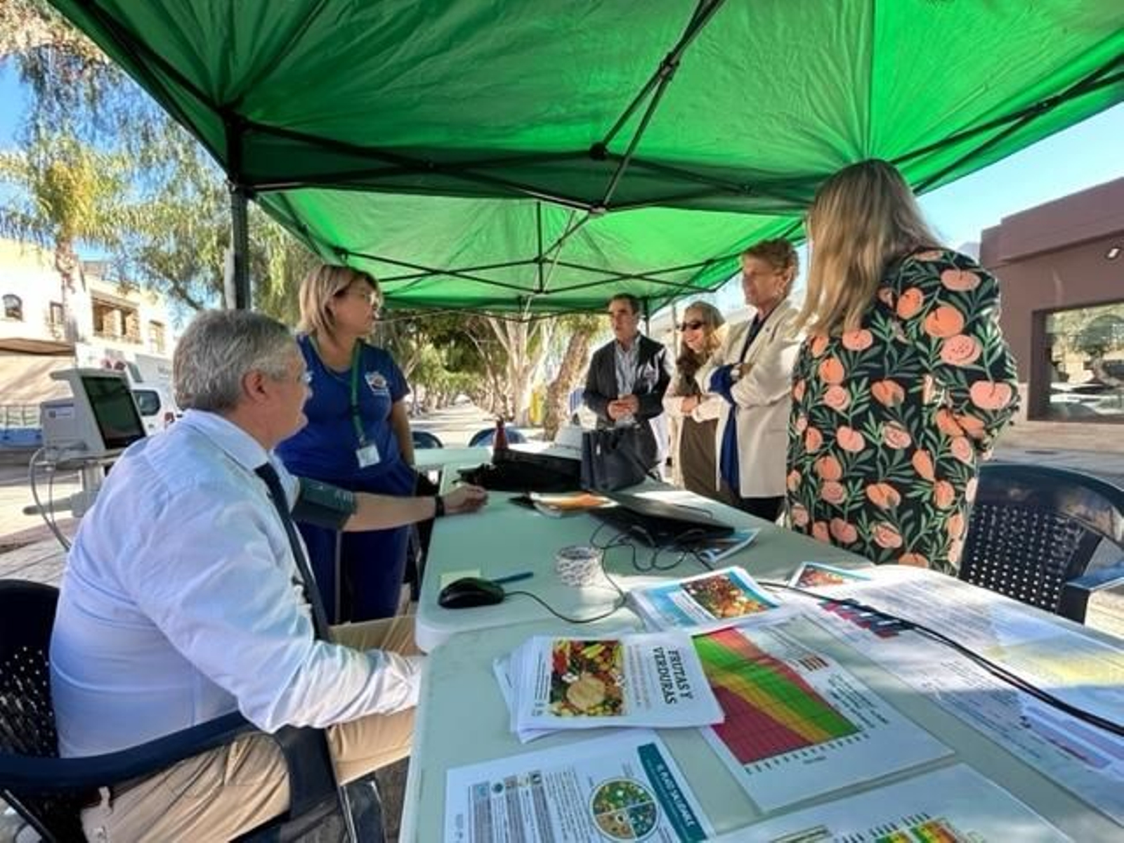 El alcalde ha visitado el punto informativo instalado en La Mojonera.