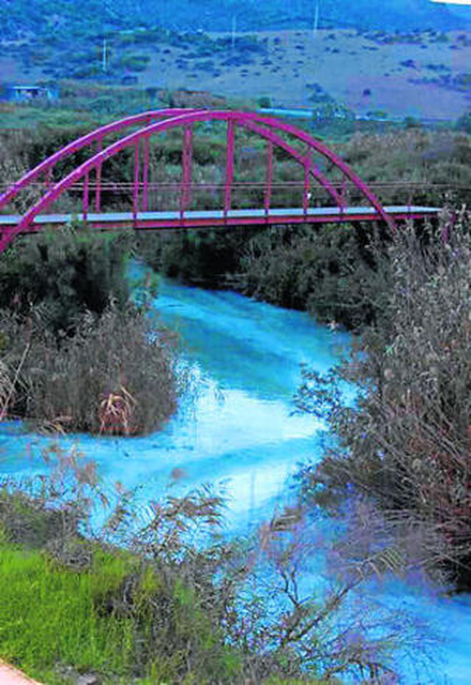 Imagen del vertido ubicado en el río Pícaro, el pasado martes.