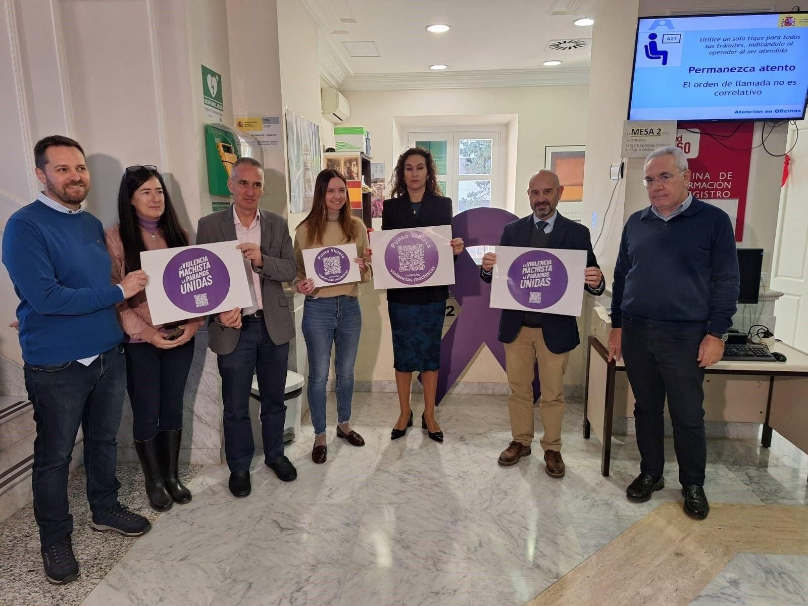 El subdelegado del Gobierno en Málaga, Javier Salas, inaugura el Punto Violeta de la Subdelegación en Málaga