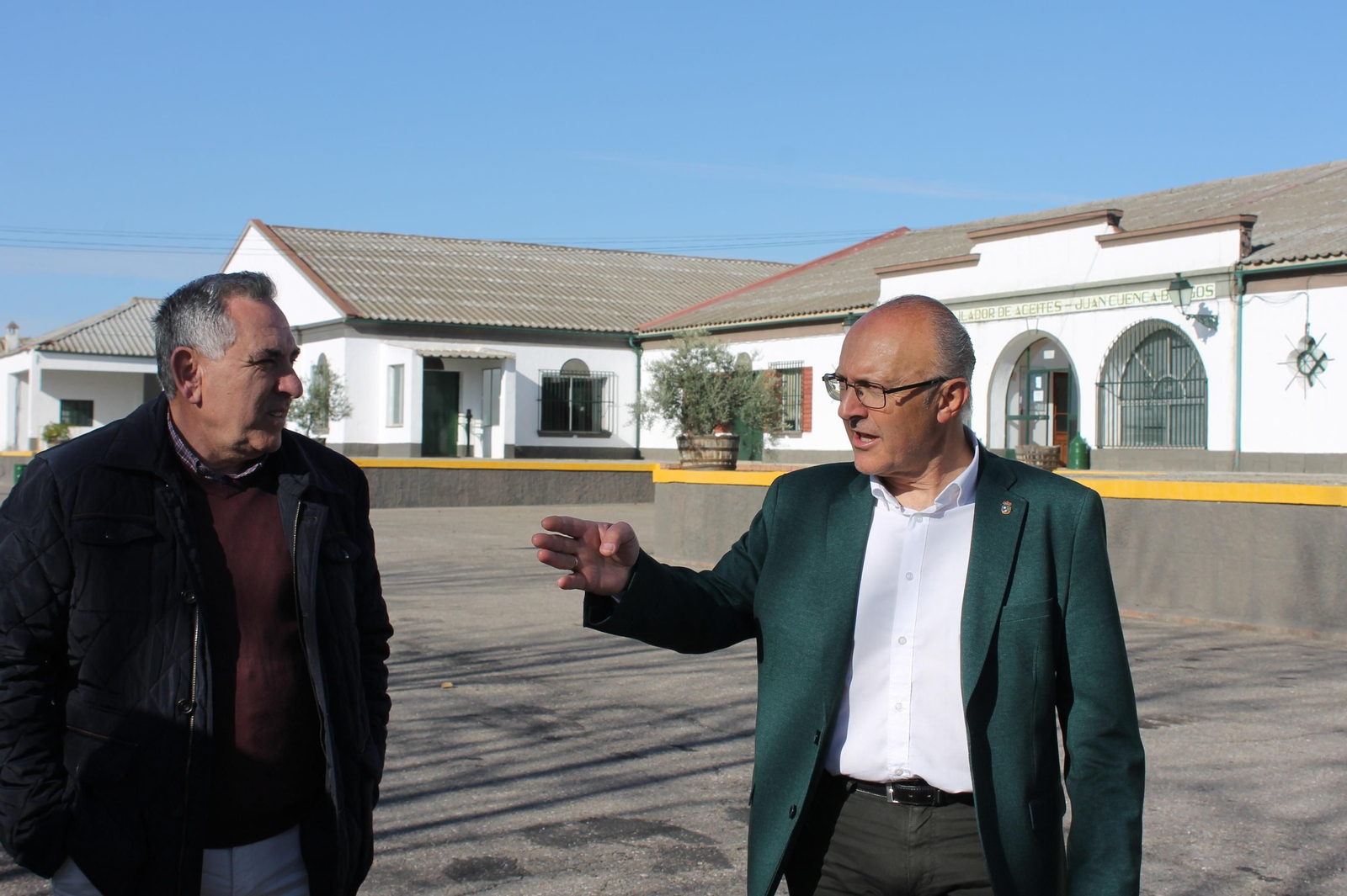 El edil de Agricultura de Lucena, Lucas Gómez, visita el Patrimonio Comunal Olivarero.