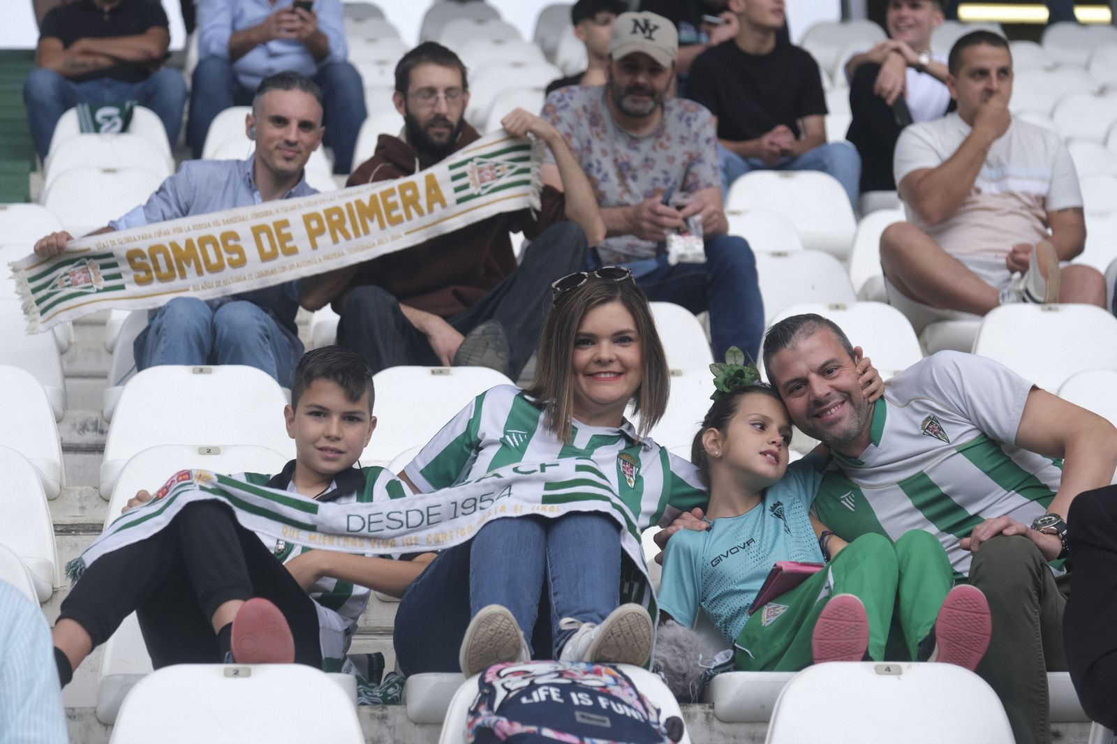 Las mejores fotos del ambiente en El Arcángel en el Córdoba CF - Badajoz