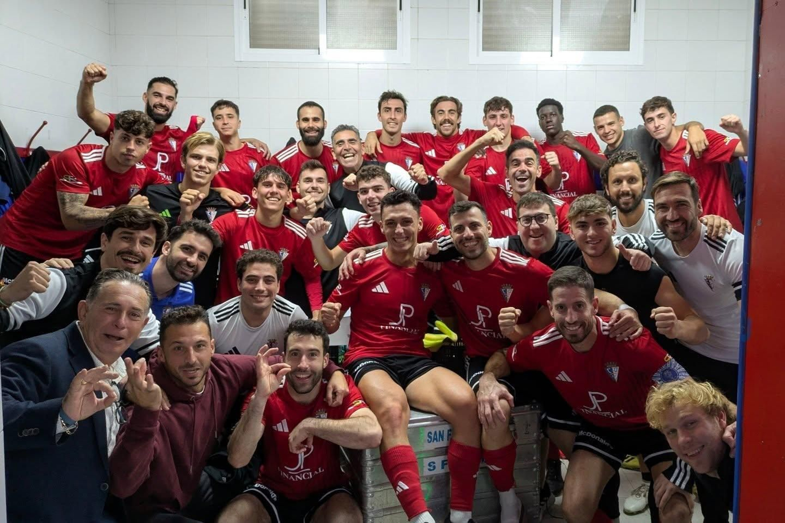 Celebración del San Fernando al término del encuentro.