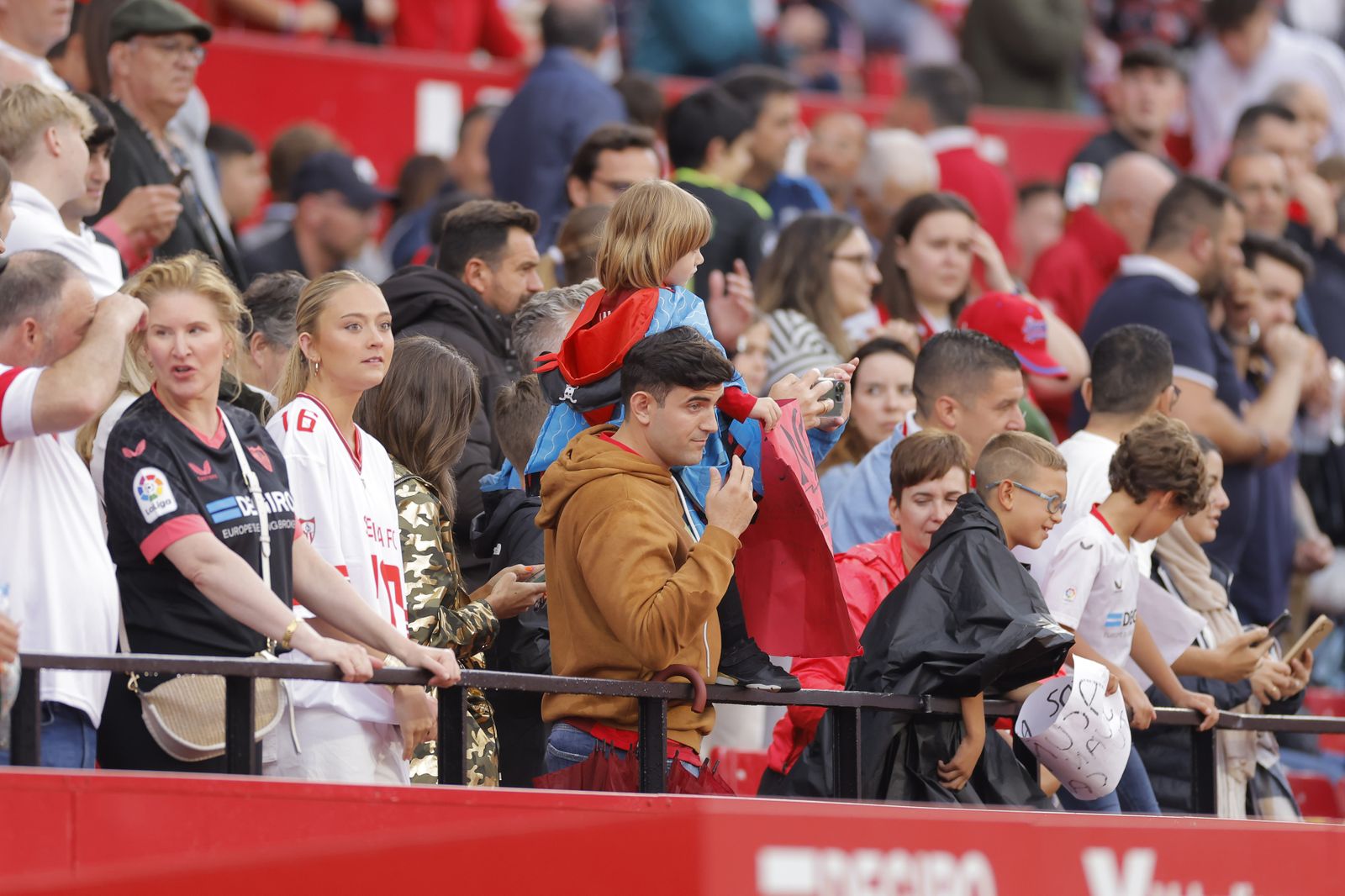 Búscate en las fotos del Sevilla-Madrid