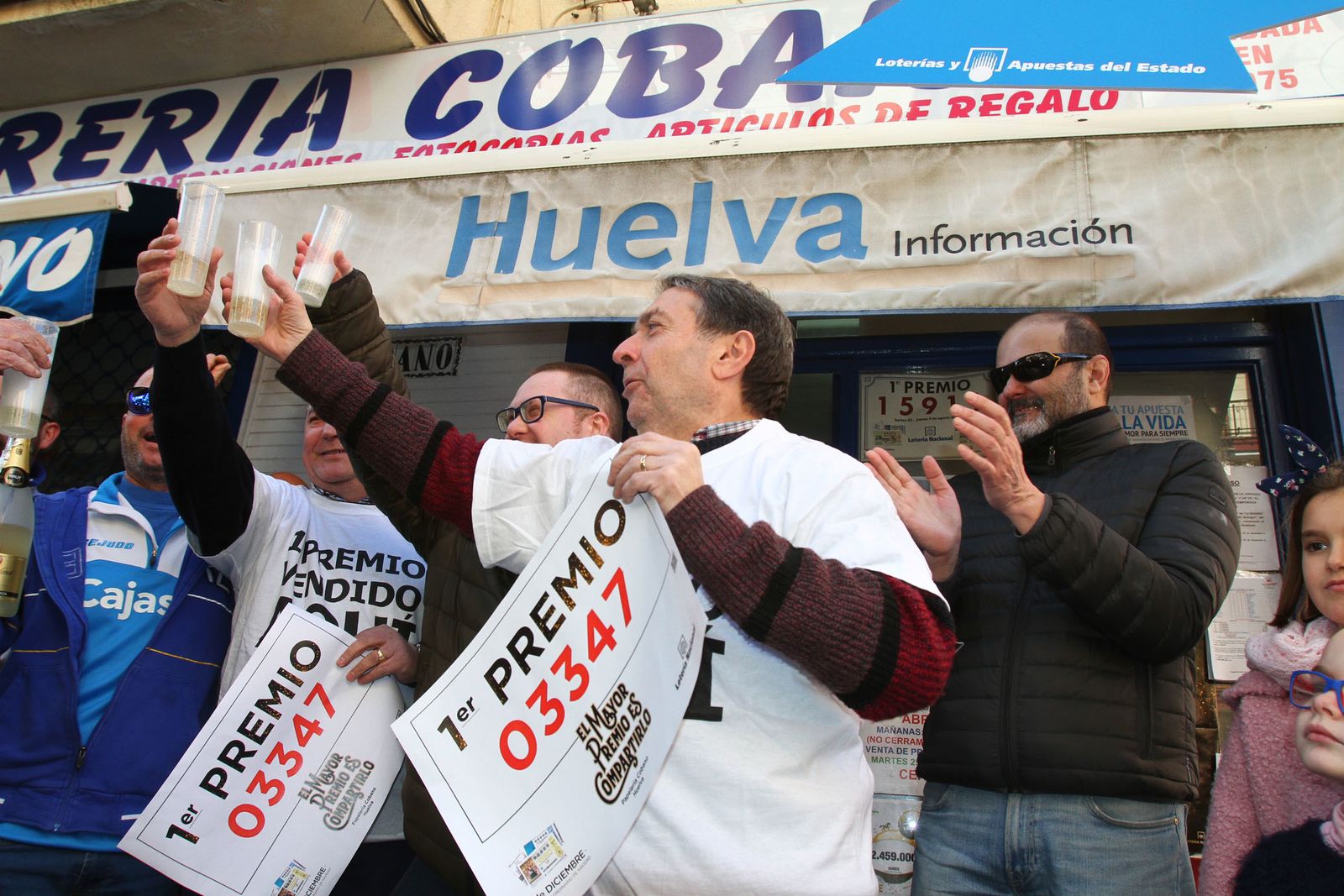 Alegría en Huelva tras tocar por primera vez el gordo en la capital.