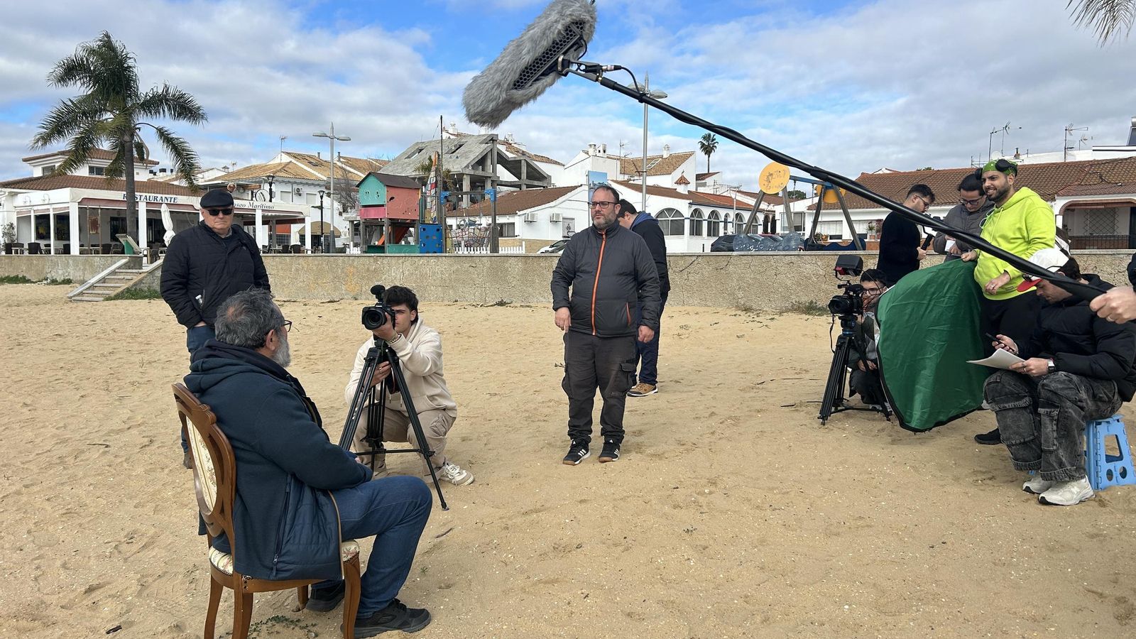 Grabación a uno de los mayores en el documental. Grabación a uno de los mayores en el documental.