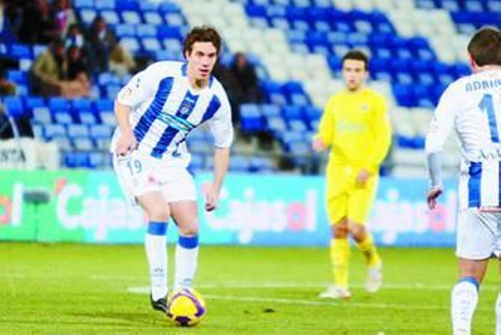 Nayar, en un partido. Ha pasado por el Recre con más pena que gloria. Nayar, en un partido. Ha pasado por el Recre con más pena que gloria.