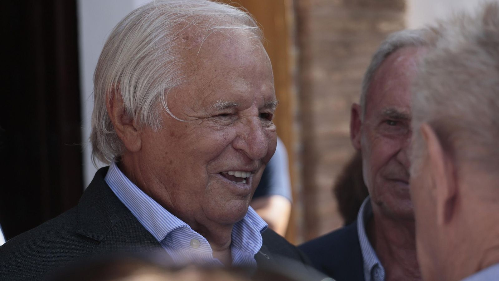 El Cordobés, compañero de generación de Paco Camino, no falló en el adiós.