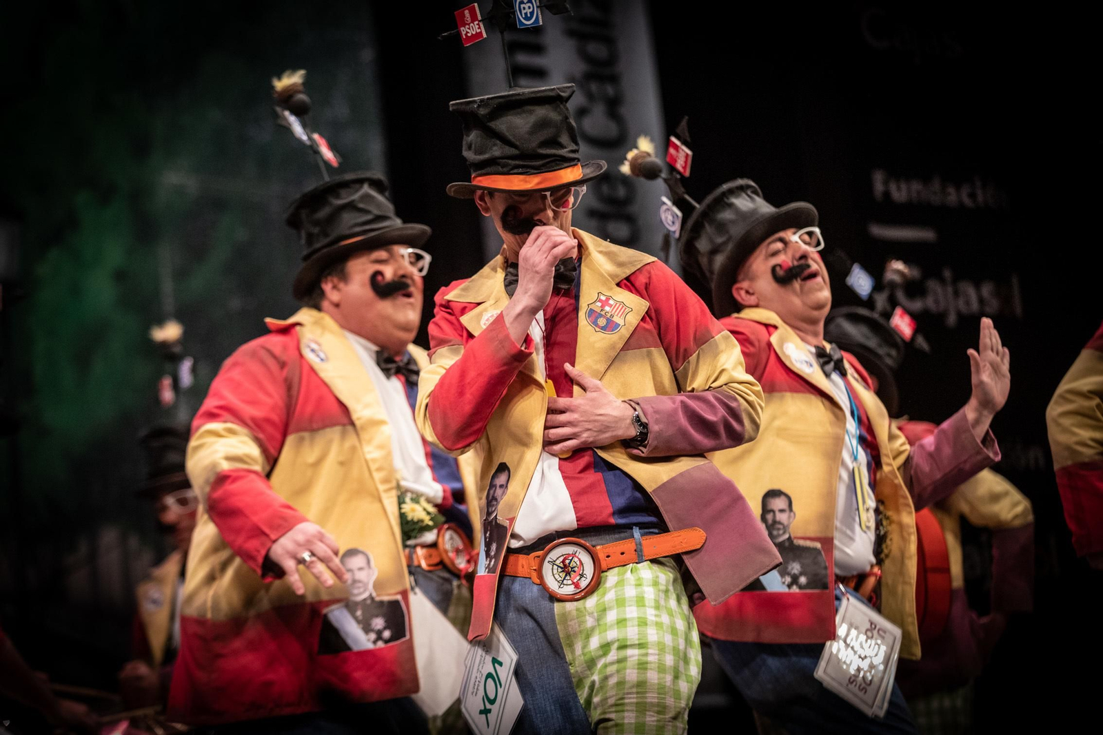 La chirigota 'El veleta' sobre las tablas del Falla