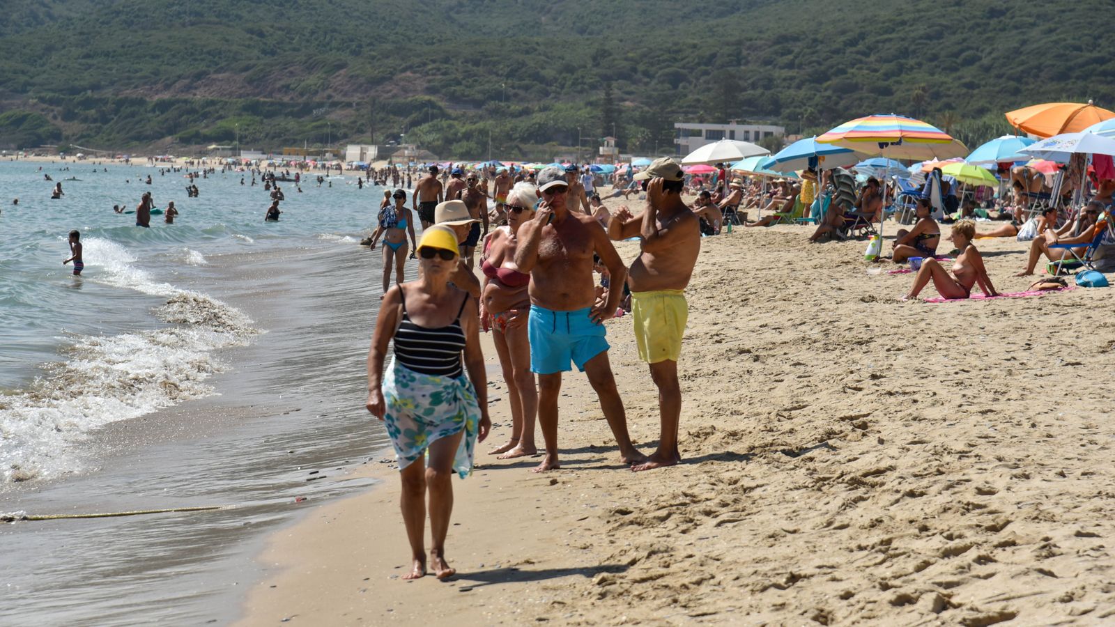 Las fotos del ultimo domingo de la temporada oficial de playas en Algeciras