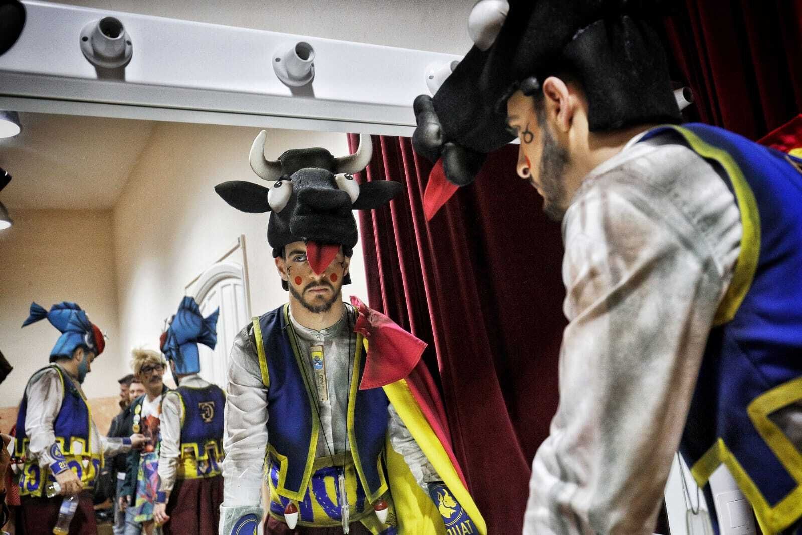 Chirigota 'Este año venimos con esperanza'. en camerinos.