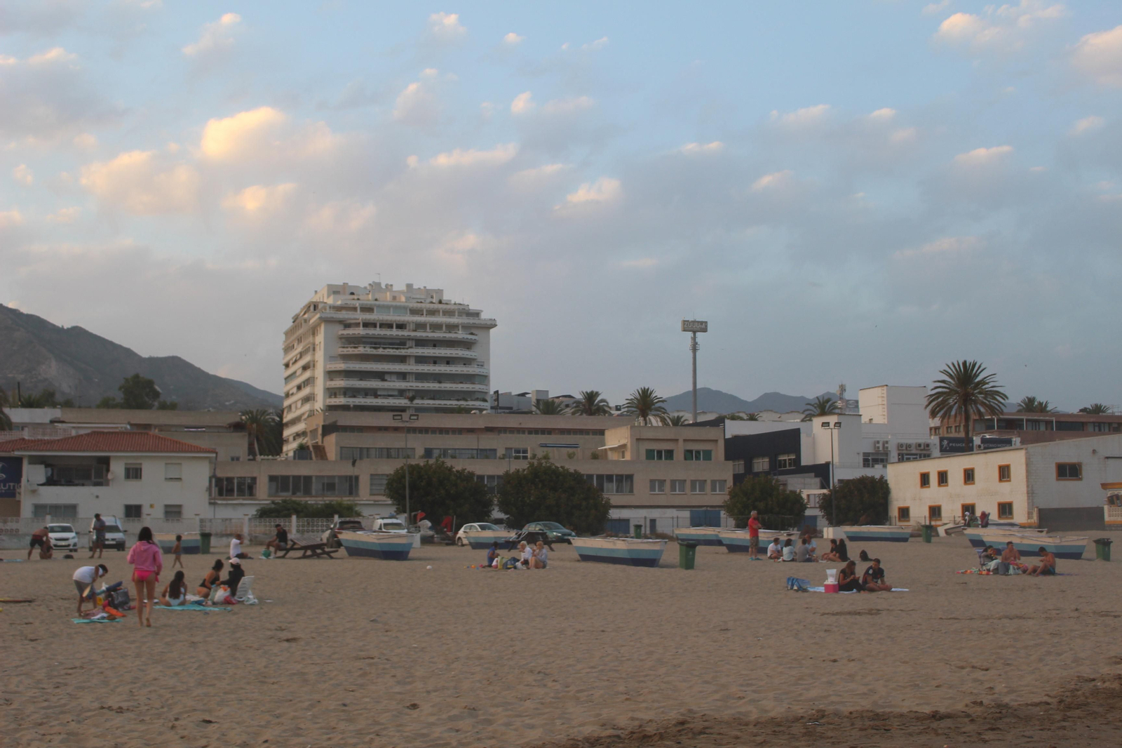 Solitaria noche de San Juan en las playas de Málaga, en fotos