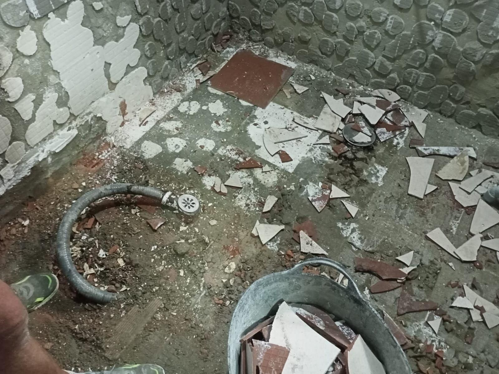 Obras en uno de los baños de la Viña.