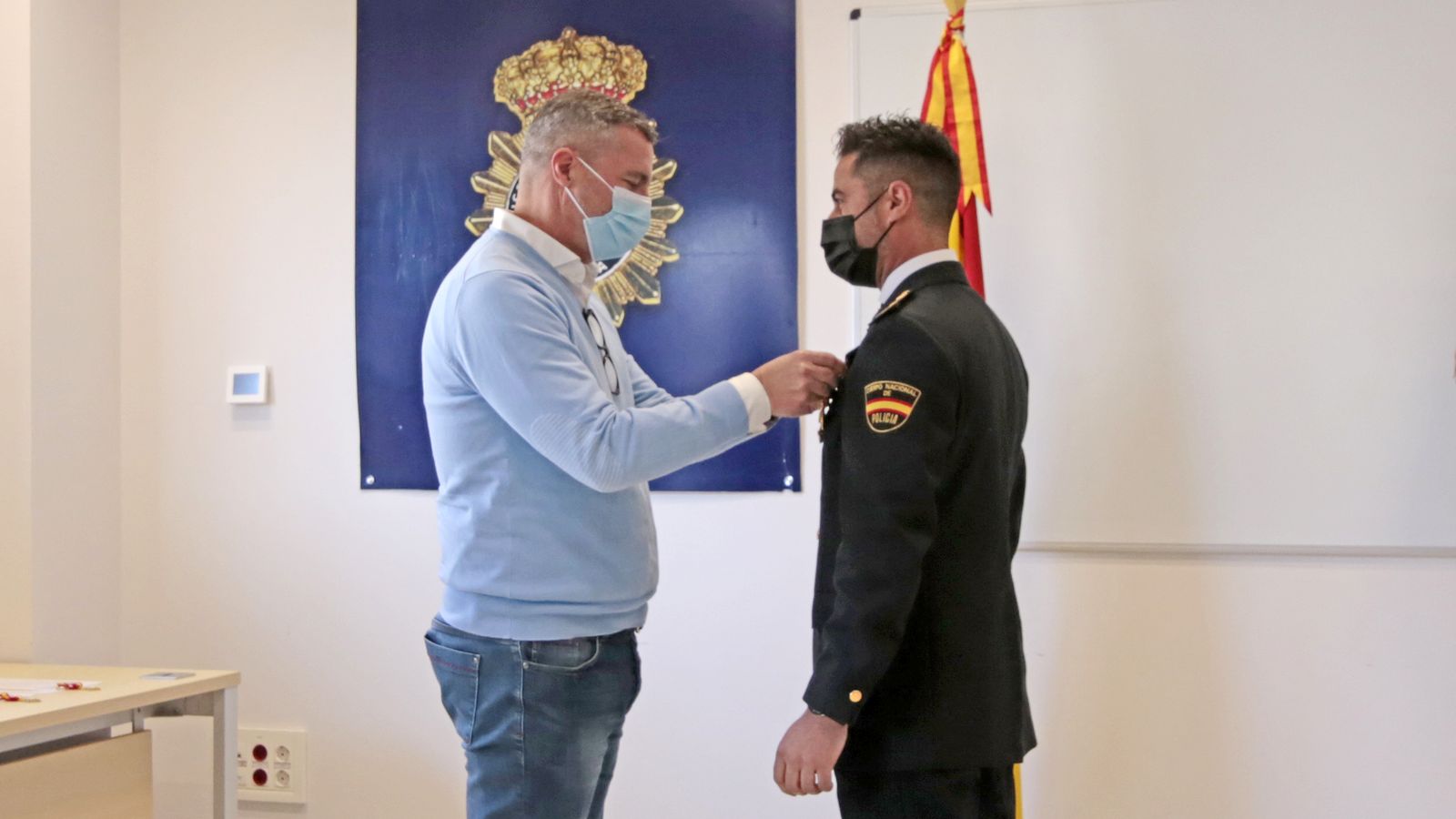 Medallas de Santo Angel en la comisaria de Jerez