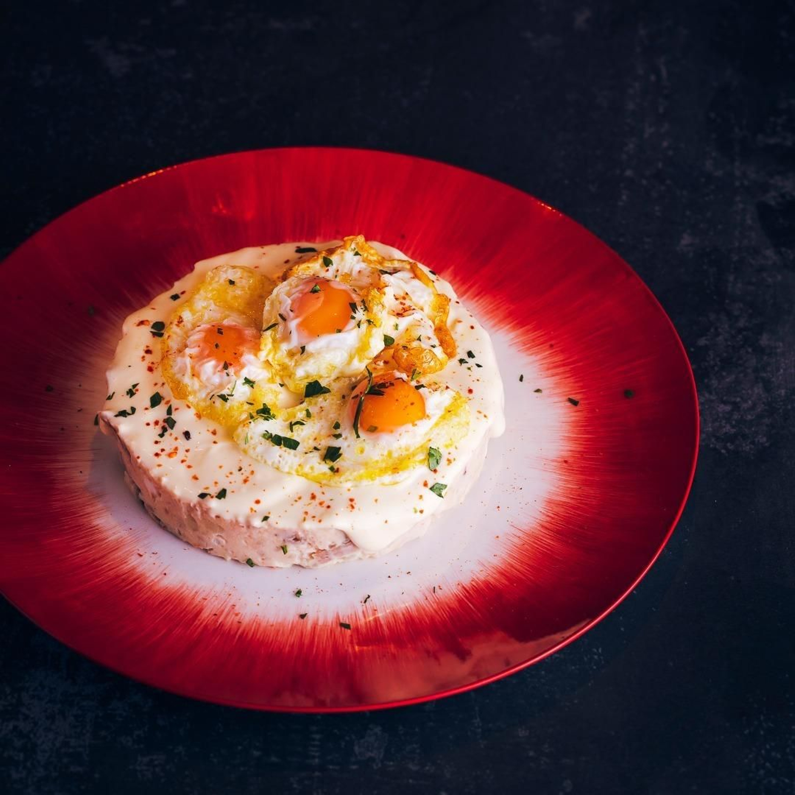 Ensaladilla con huevos de codorniz de Viva Urban Food