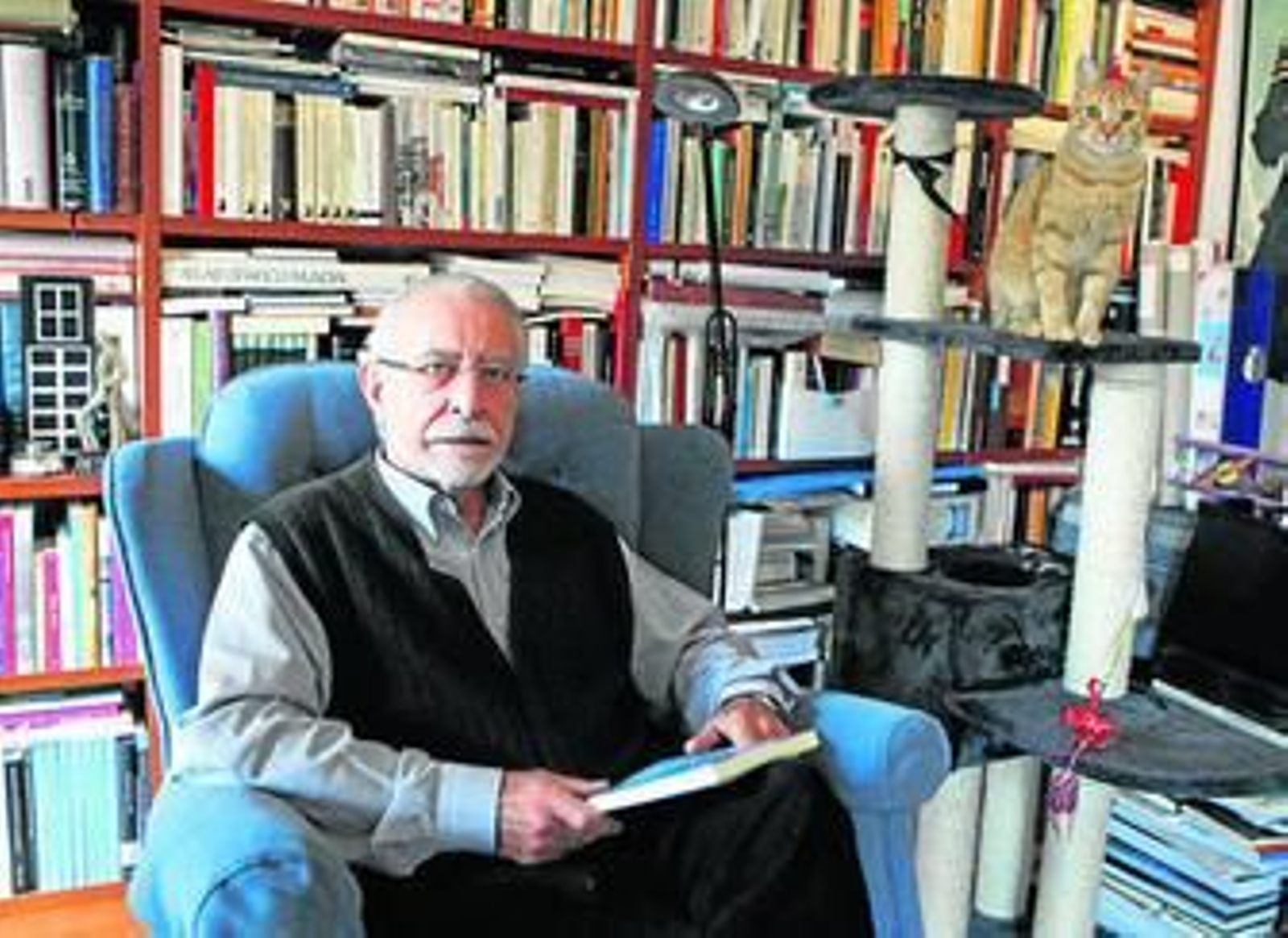 El escritor y miembro de la Real Academia Española de la Lengua José María Merino (La Coruña, 1941).