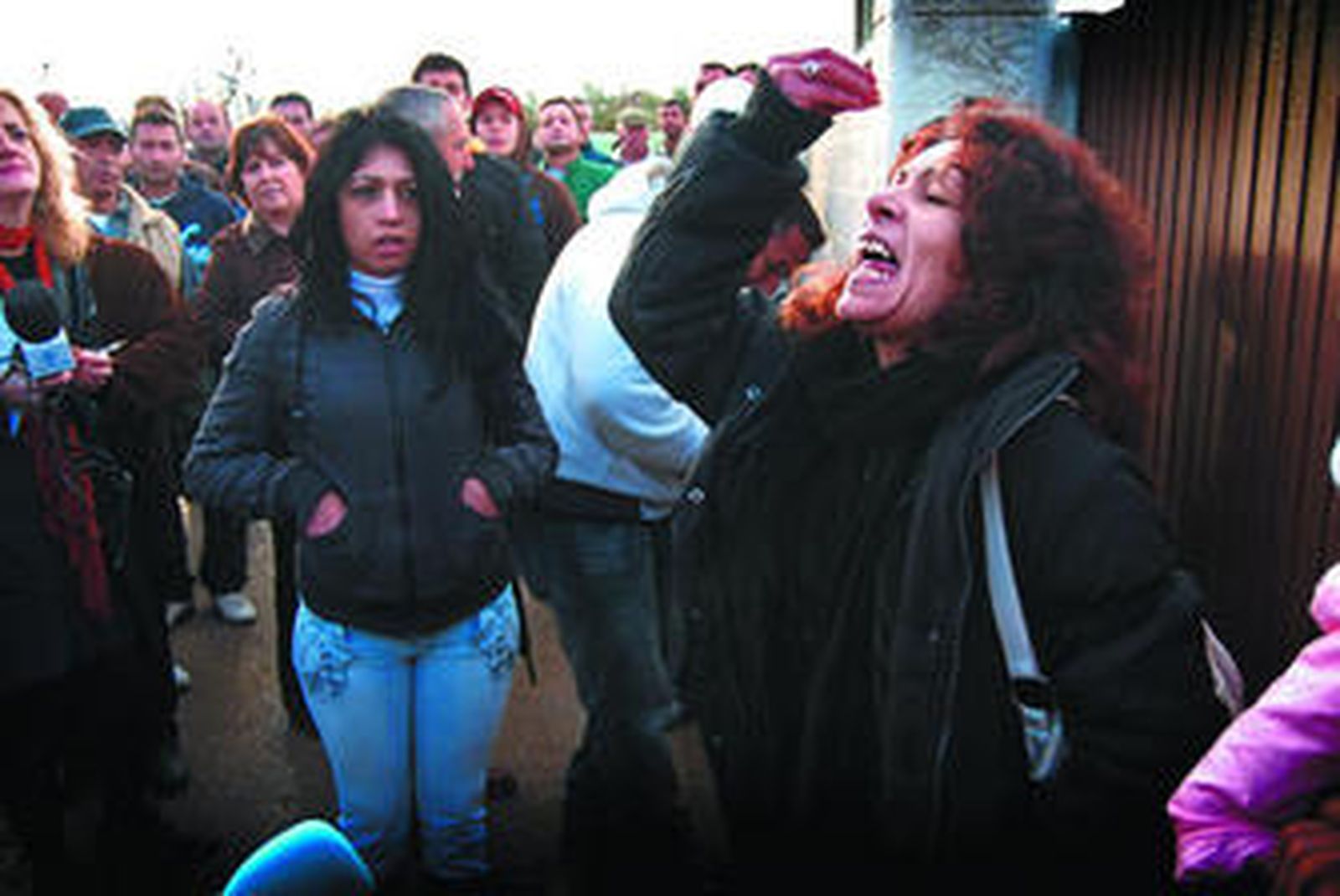 En la jornada de ayer se sucedieron las escenas de desesperación y nerviosismo entre los vecinos.