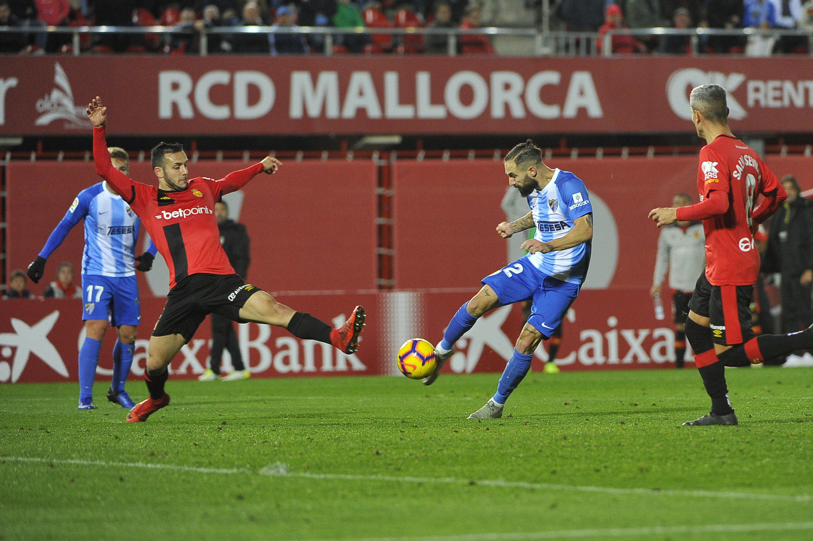 Cifu arma el disparo de su gol ante el Mallorca.