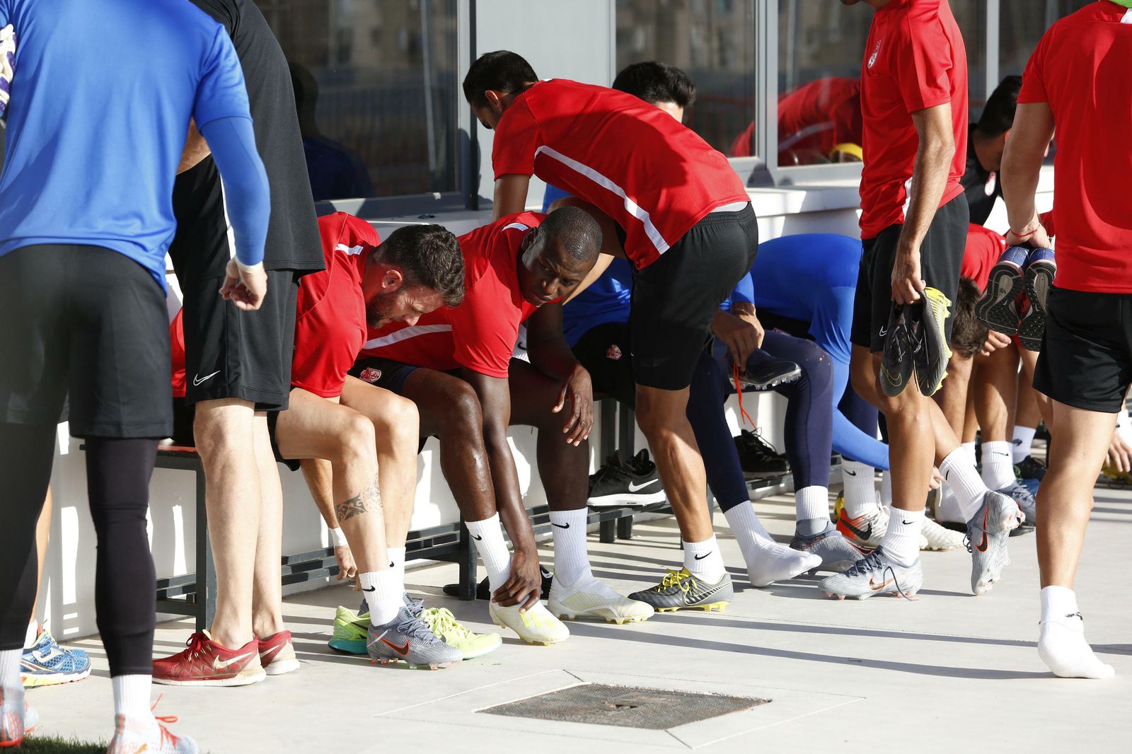 Hora de apretarse las botas para los jugadores del Granada CF.