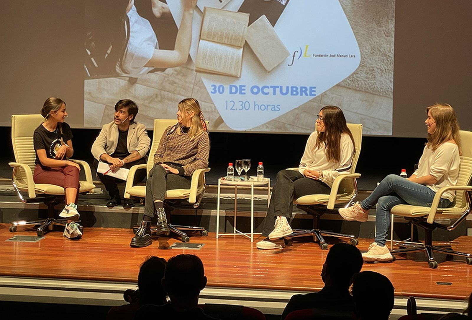 Encuentro de ‘Bookstagramers’ en el marco de la Feria del Libro de Sevilla.