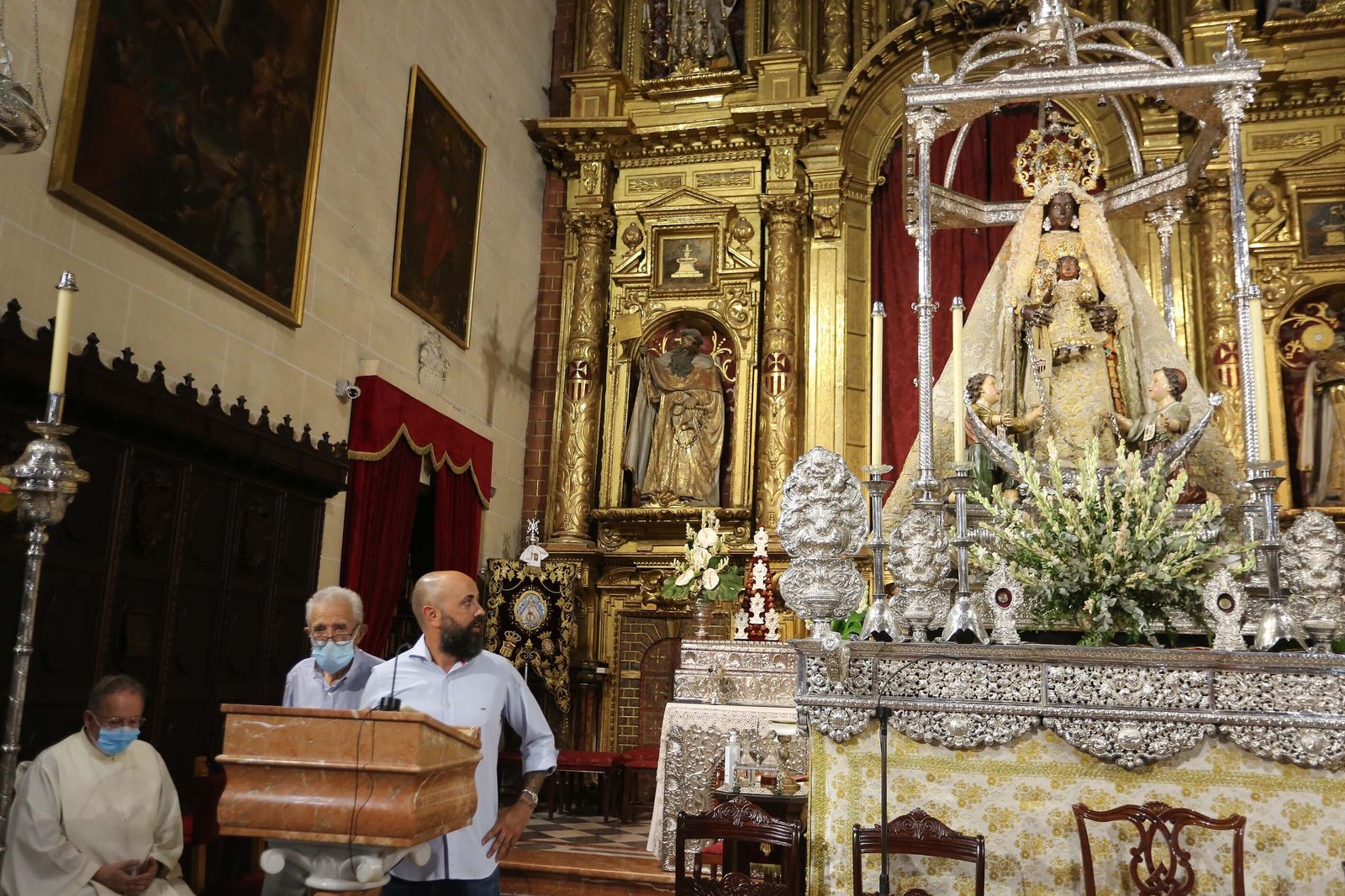 Ofrenda del XerezCD a la Patrona de Jerez