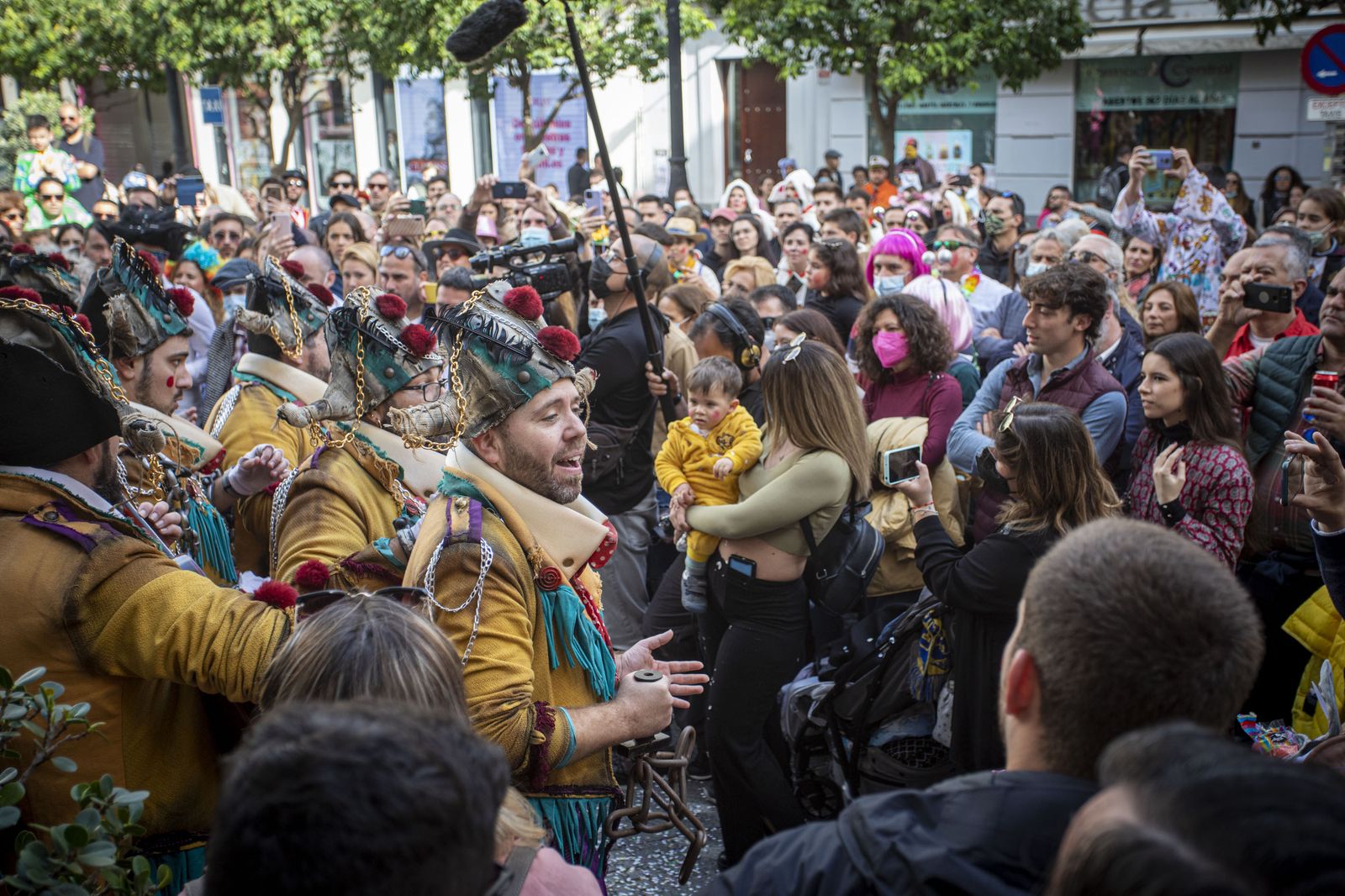 Imágenes del domingo de Carnaval ilegal en Cádiz