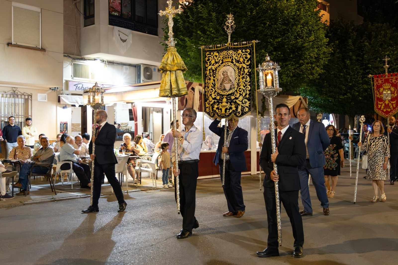 Santa Ana, patrona de Torredelcampo, recibe el bastón de mando como Alcaldesa Perpetua.