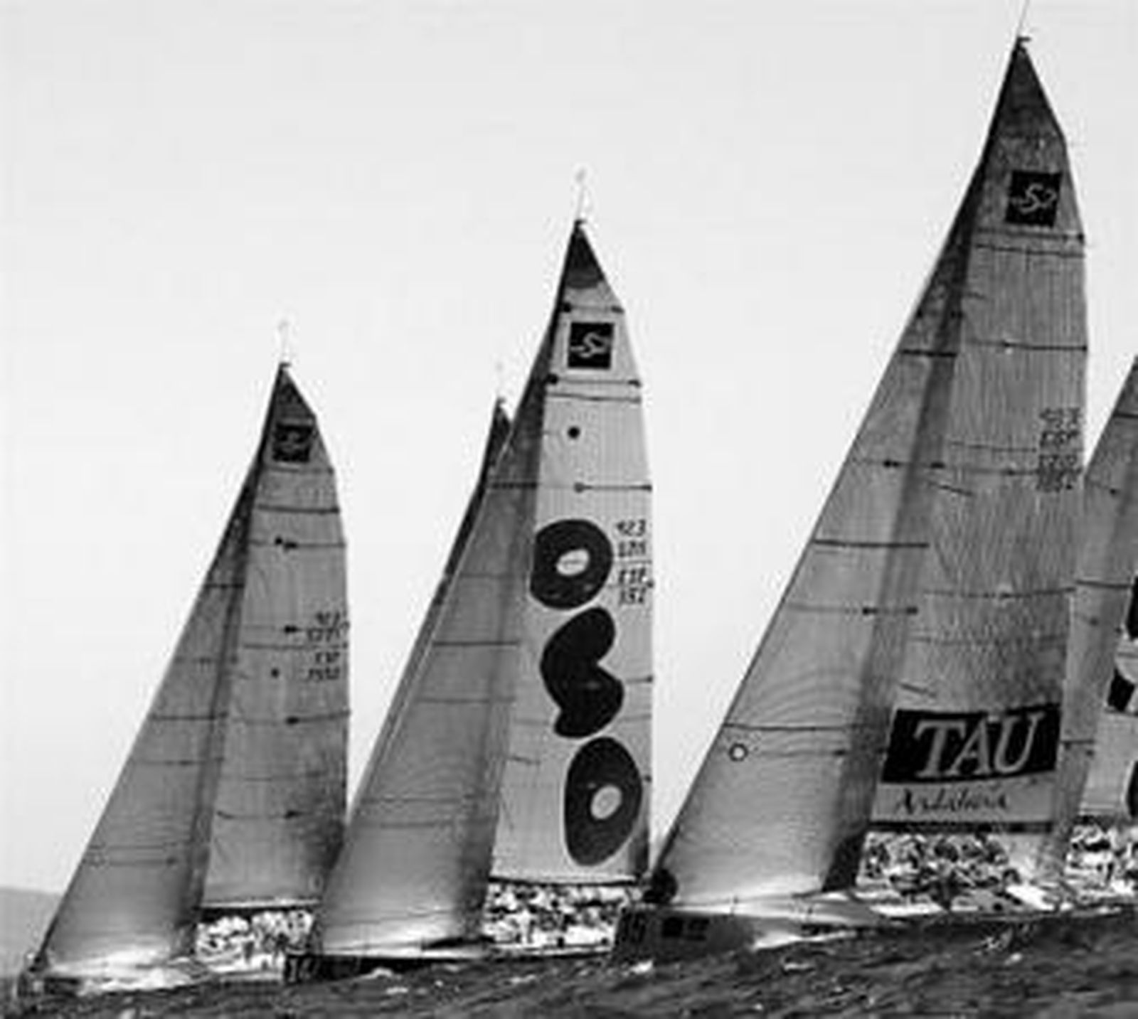 El 'ONO' y el 'Tau Andalucía', durante la jornada de ayer en Palma.