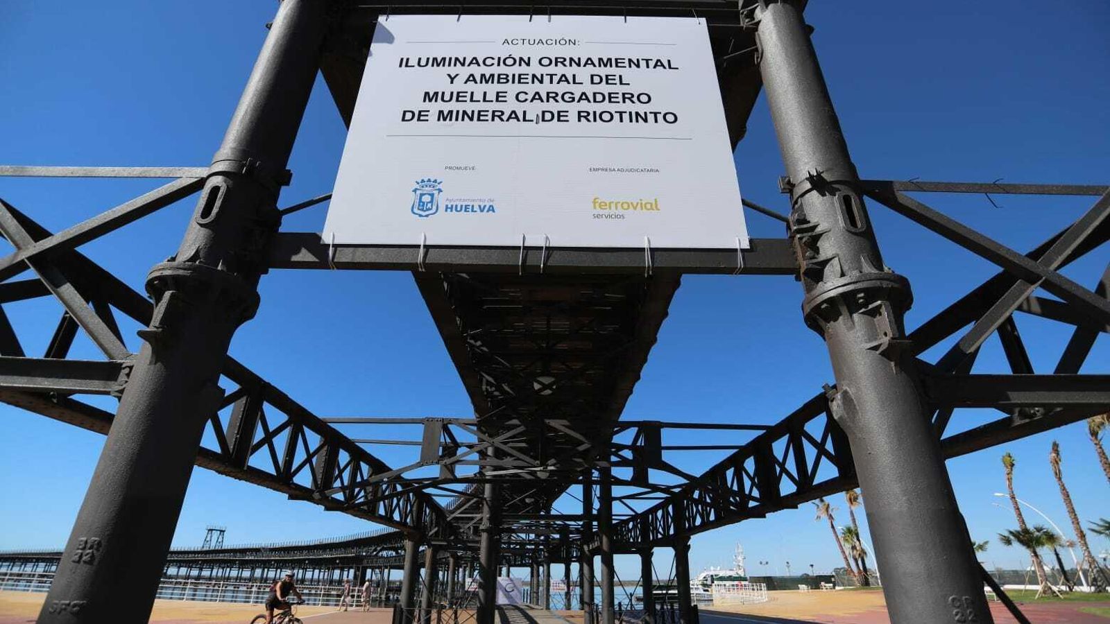 Cartel anunciador del inicio de los trabajos en el Muelle del Tinto.