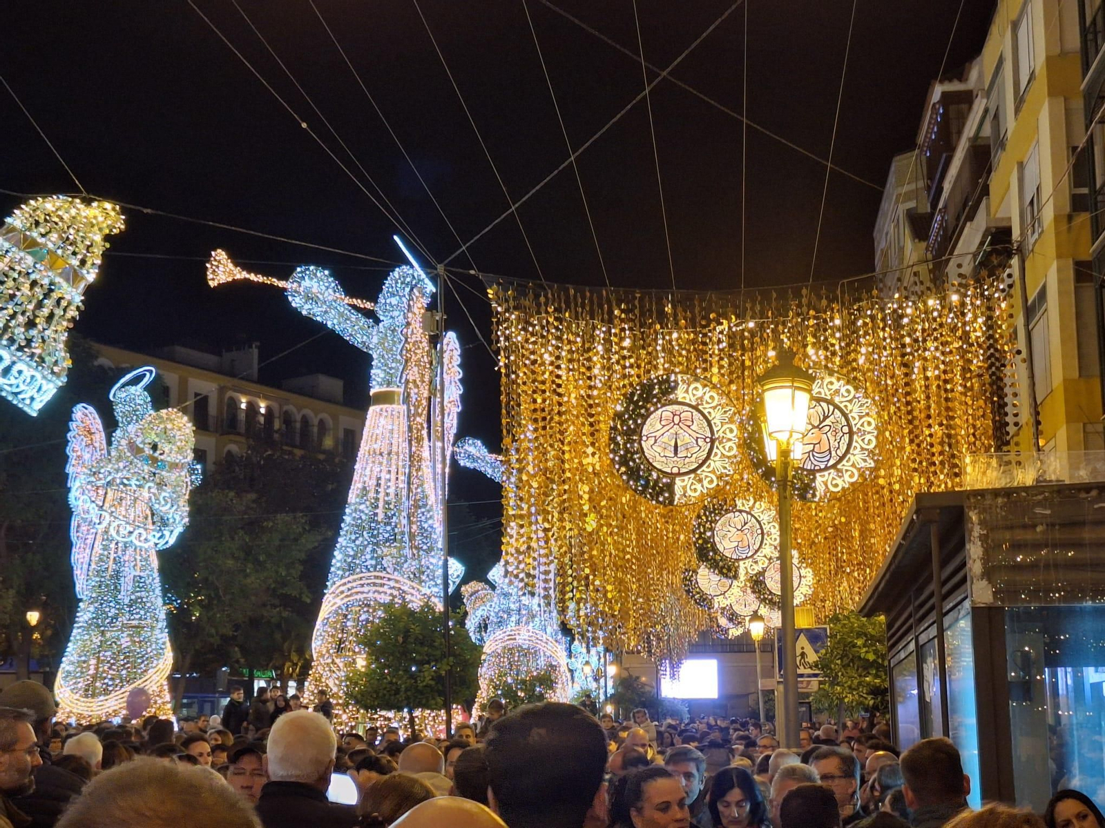 Las mejores fotos del encendido del alumbrado navideño de Puente Genil