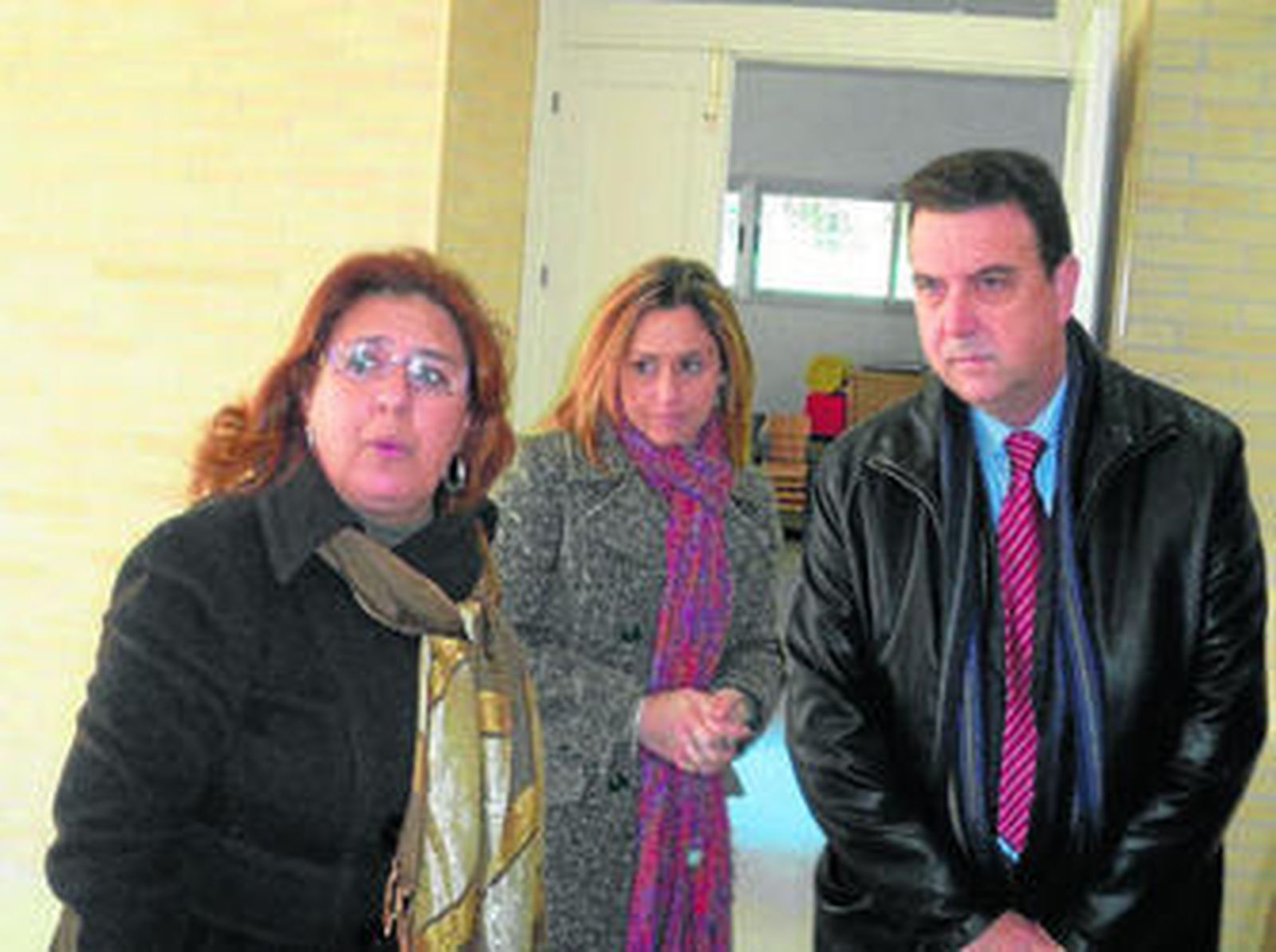 Blanca Alcántara, Lidia Ruiz y Juan Salguero, en la visita a las nuevas instalaciones.
