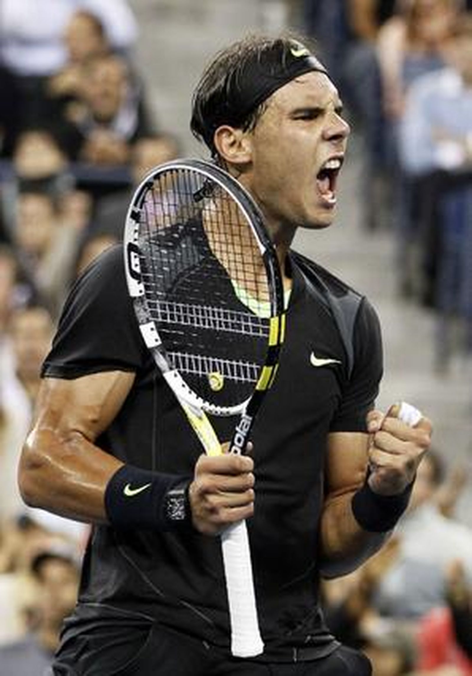 Rafa Nadal celebra la consecución de un punto. 

Foto: EFE