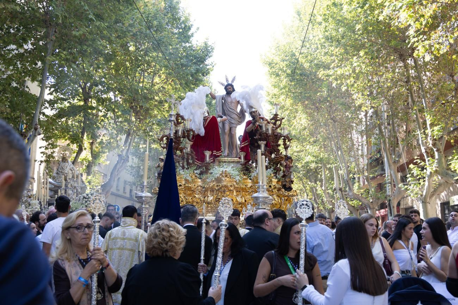 Un Jaén repleto de fieles acompañan los traslados de las veinte imágenes de la Magna (I)