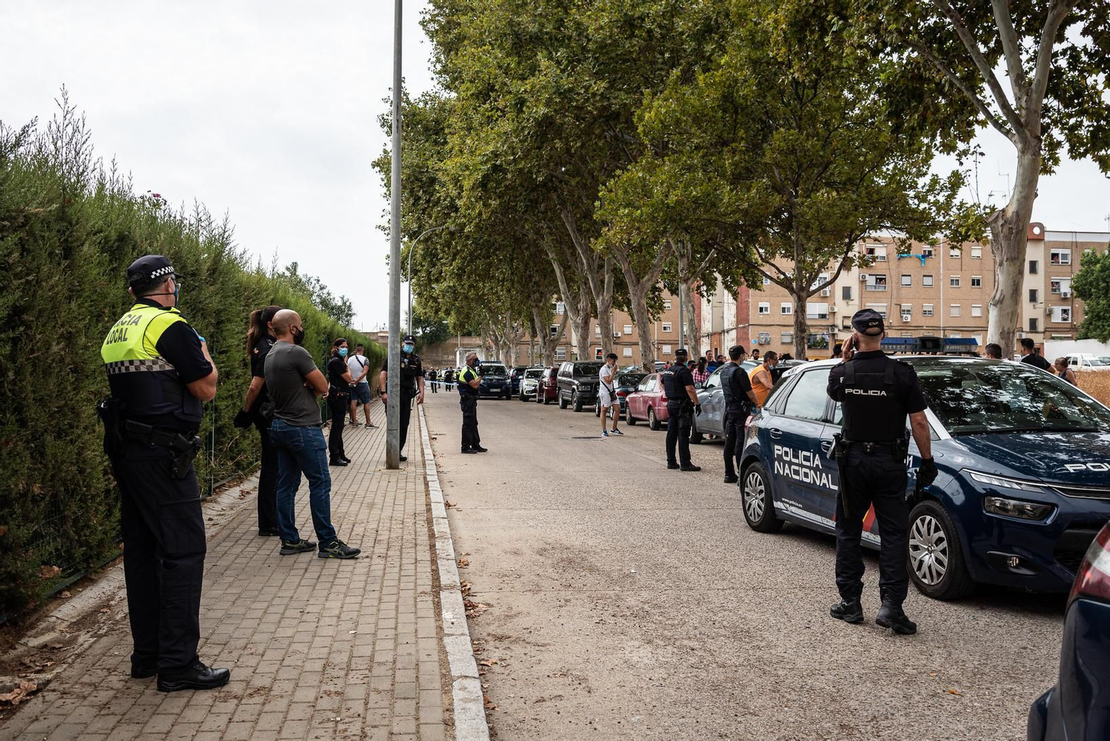 Agentes de la Policía acordonan la zona donde se produjo la pelea de la barriada del Torrejón. Agentes de la Policía acordonan la zona donde se produjo la pelea de la barriada del Torrejón.