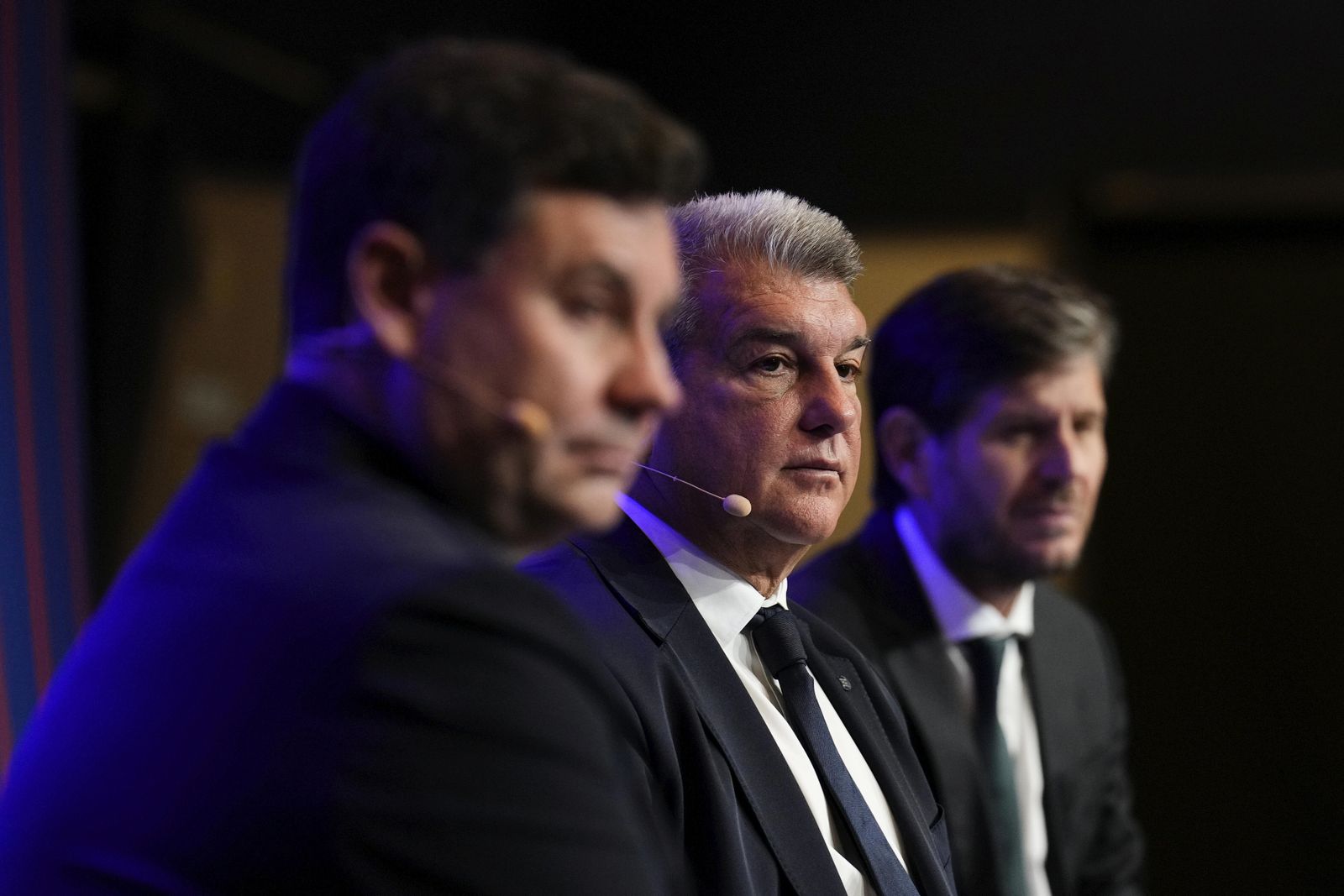 Joan Laporta, junto a directivos del club.
