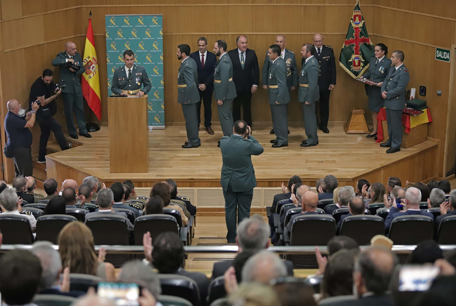 Cuatro de los agentes que fueron condecorados Cuatro de los agentes que fueron condecorados