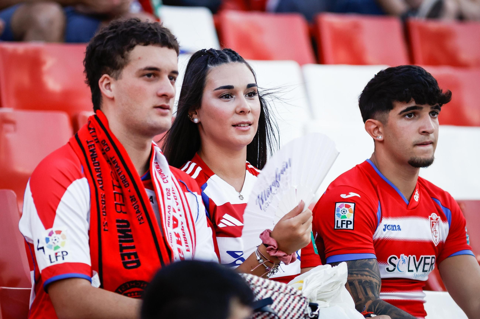 Encuéntrate en la grada de Los Cármenes y en el recibimiento al Granada CF