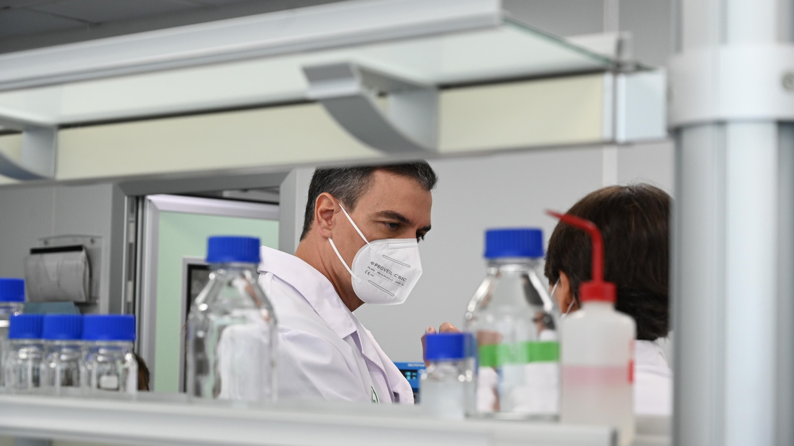 Fotos de la visita de Pedro Sánchez a los Laboratorios Rovi en el PTS de Granada